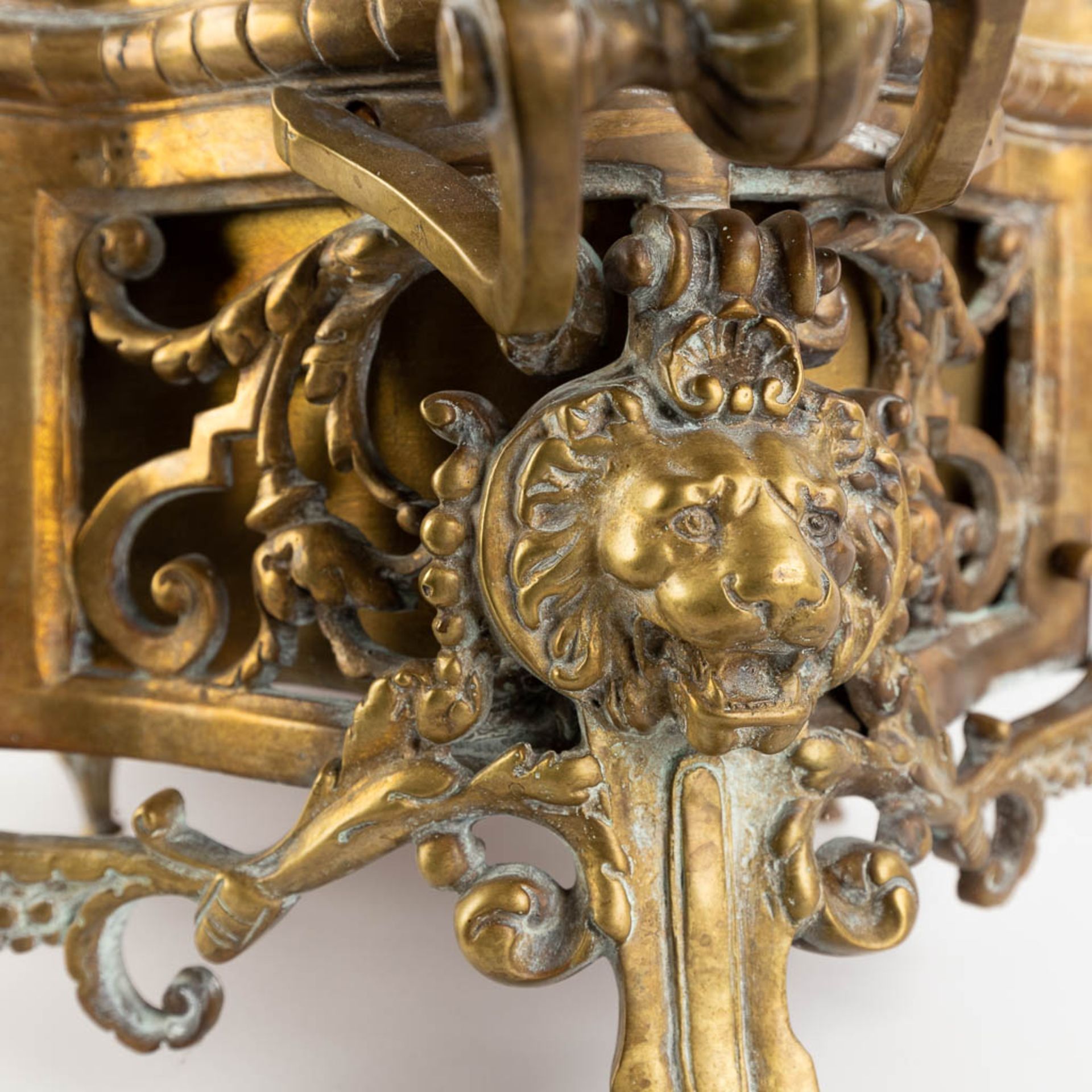 A large bronze Jardinière, decorated with lions and garlands. Circa 1900. (D:21 x W:70 x H:18 cm) - Bild 11 aus 13