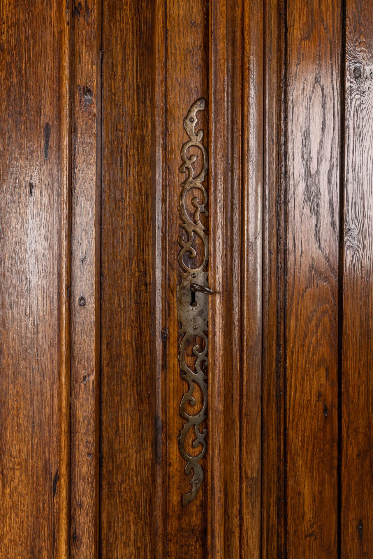 An antique corner cabinet, wood sculptures Louis XV. 19th C. (W:97 x H:203 cm) - Bild 9 aus 16