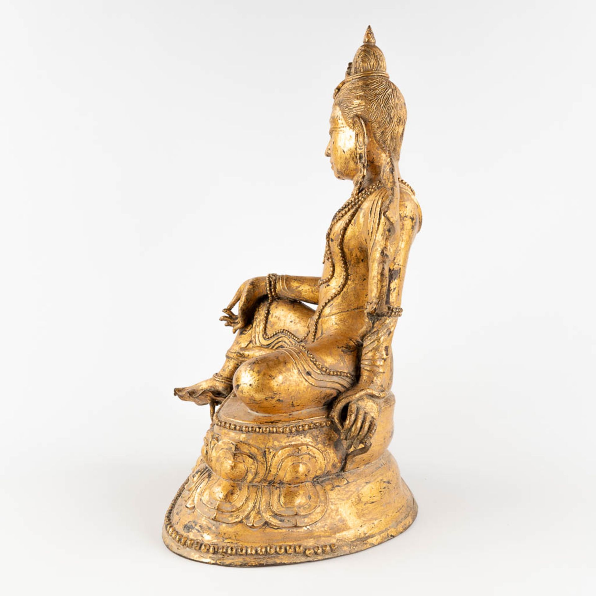 A sculpture of 'Green Tara', gilt bronze, 19th/20th C. (W:34 x H:49 cm) - Image 6 of 13