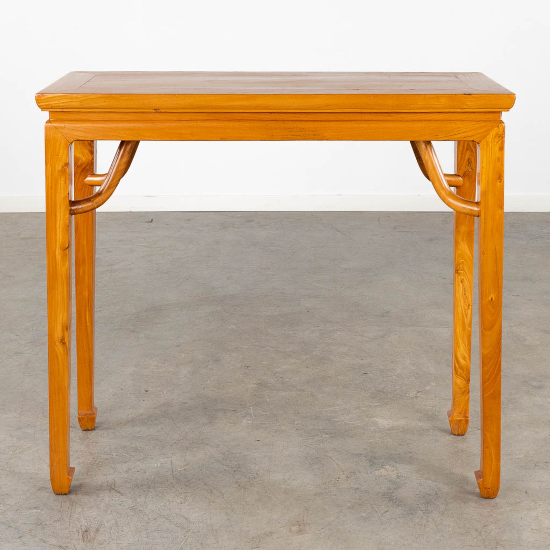 An Oriental/Chinese-inspired console table, hardwood. (D:38 x W:94 x H:84 cm) - Image 5 of 8