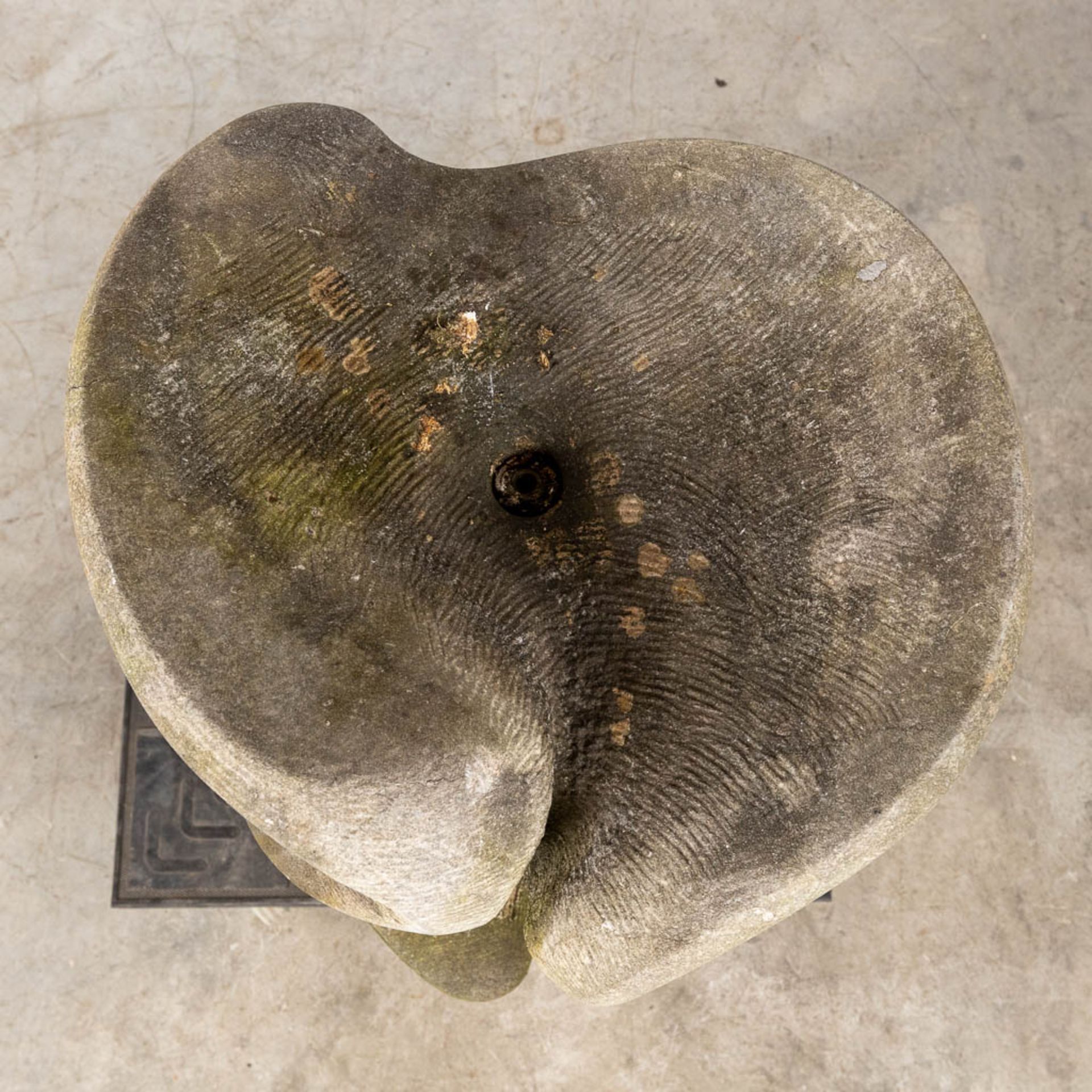 Jef INNEGRAVE (1936) 'Fountain' a Belgian Bluestone sculpture (H:70 x D:40 cm) - Image 9 of 10