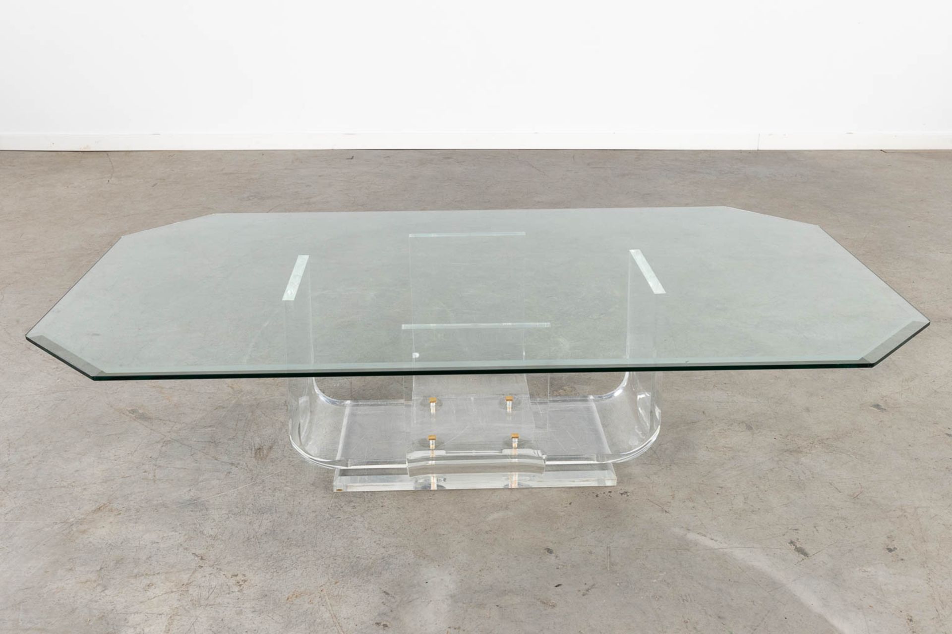 A coffee table, acrylic and glass. 20th C. (D:80 x W:140 x H:37 cm) - Image 3 of 9