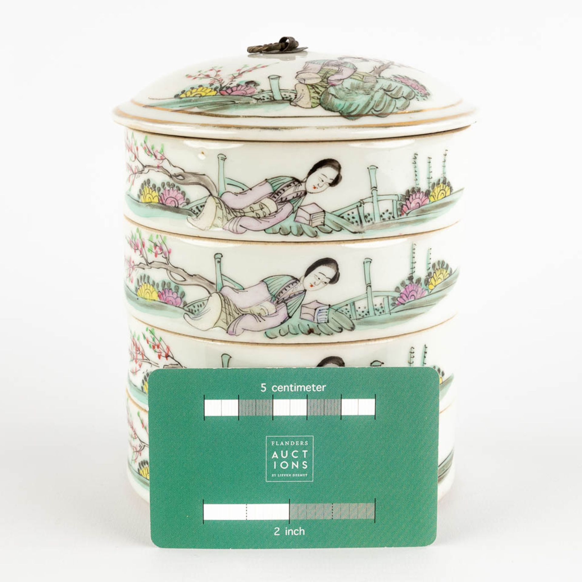 Four stackable Chinese storage pots, decorated with ladies, 19th/20th C. (H:15 x D:12 cm) - Image 2 of 12