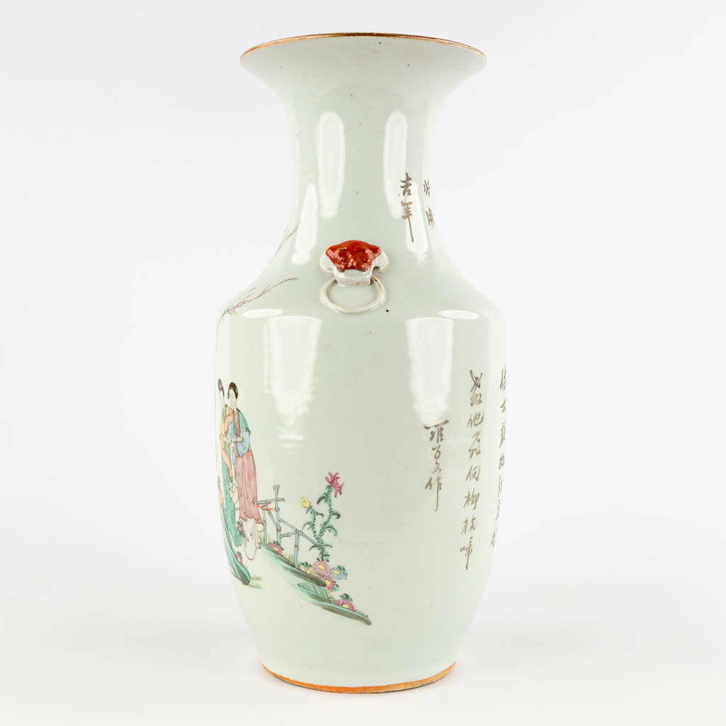 A Chinese Vase and 4 Canton plates, decorated with figurines. 19th/20th C. (H:42 x D:20 cm) - Image 7 of 23