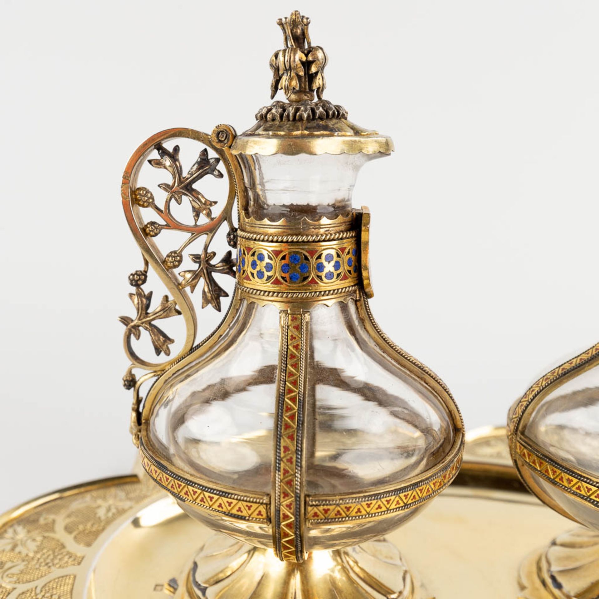 Bourdon-De Bruyne, a collection of wine and water cruets, gilt silver. Circa 1860. (D:21 x W:27,5 x - Image 17 of 23