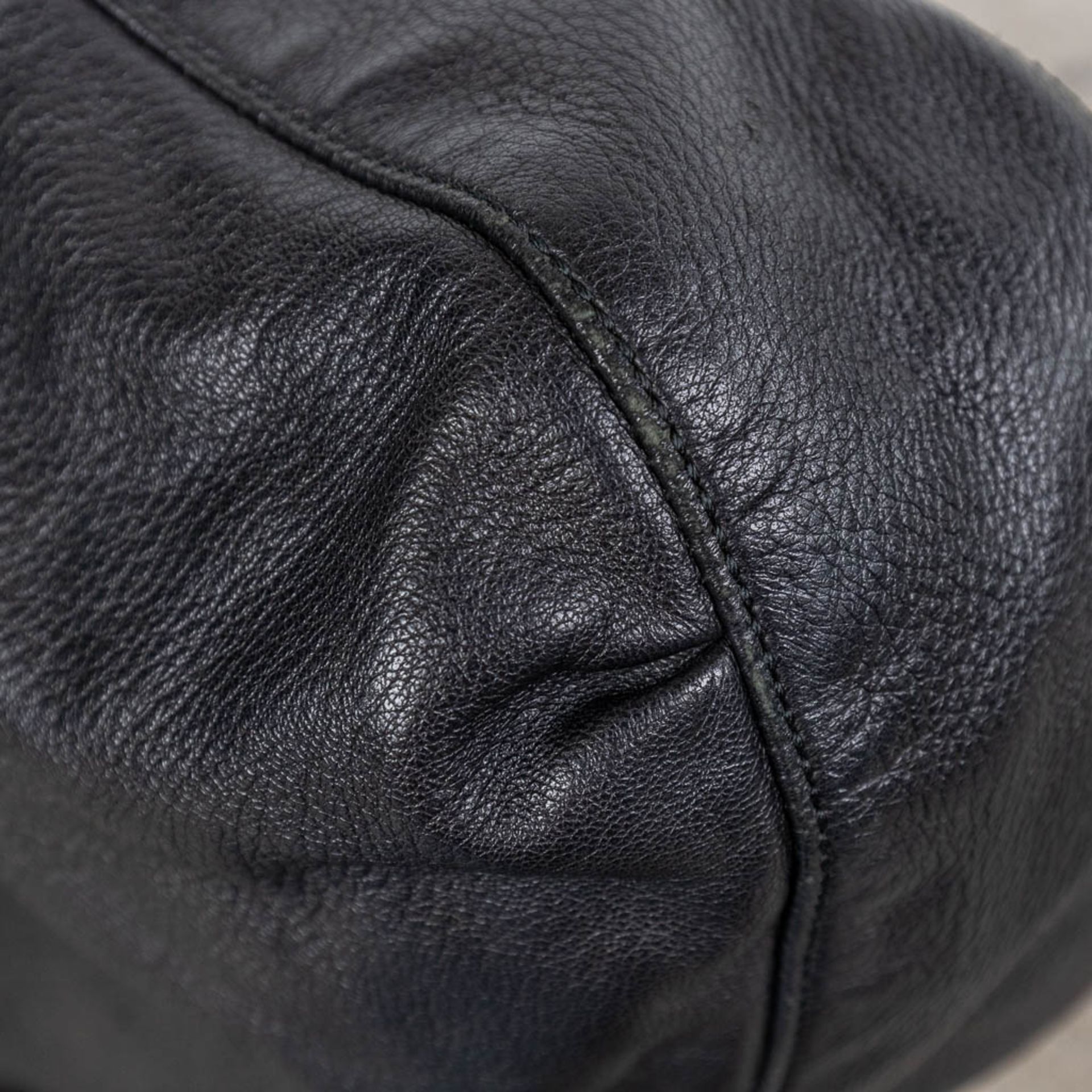 Gucci, a handbag made of black leather, with original belt. (W:40 x H:35 cm) - Bild 14 aus 14