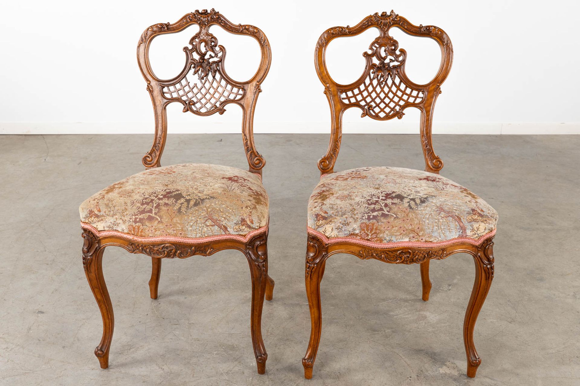 An antique 3-piece salon suite, sculptured wood in Louis XV style. Circa 1900. (D:50 x W:70 x H:79 c - Bild 11 aus 18