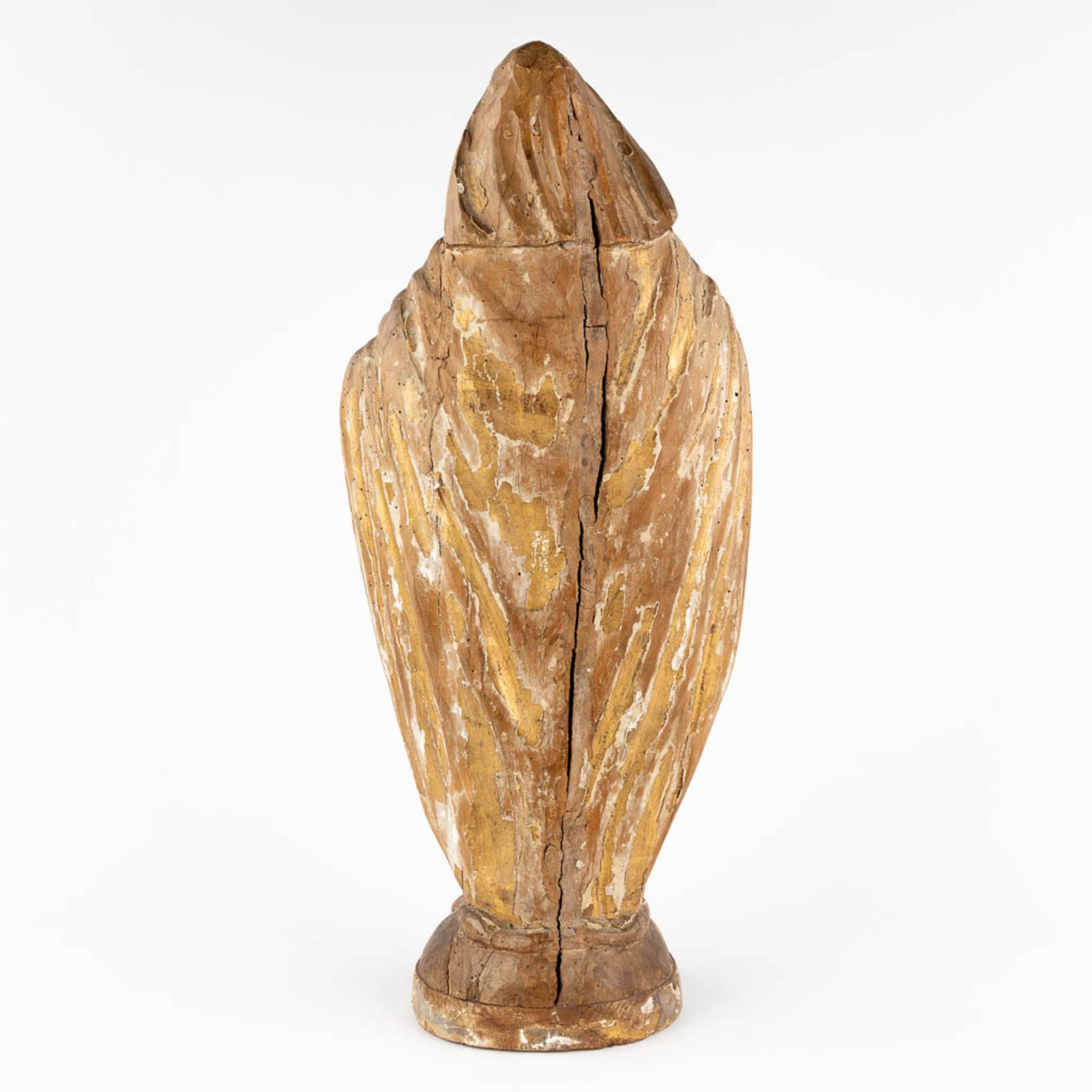 A wood-sculptured Madonna, remains of the original patina. 18th C. (D:15 x W:26 x H:62 cm) - Image 5 of 14