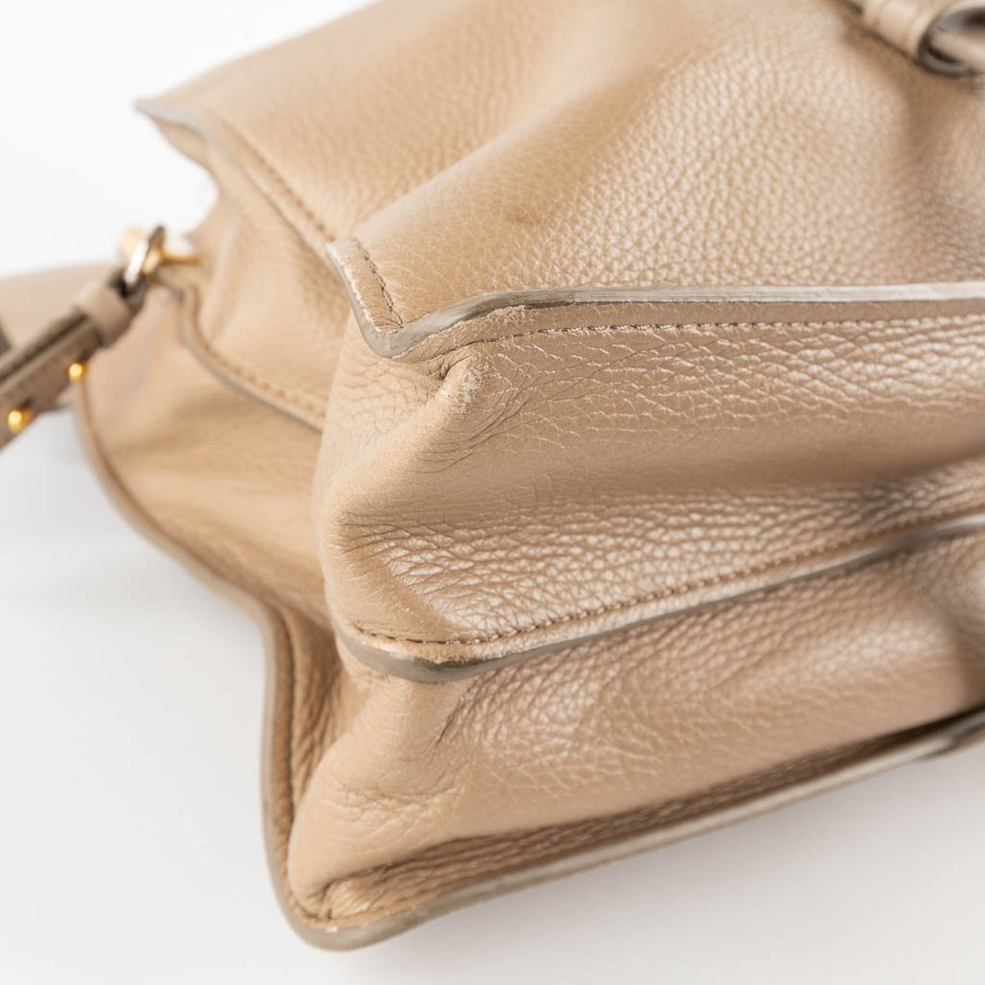 Chloé, a handbag made of brown leather. (W:38 x H:32 cm) - Image 13 of 19