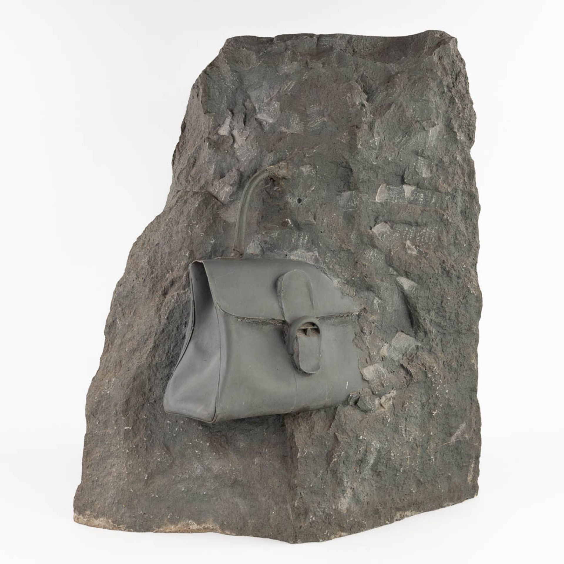 Delvaux 'Brillant' an advertising display, patinated polyester. (D:32 x W:47 x H:69 cm) - Bild 3 aus 11