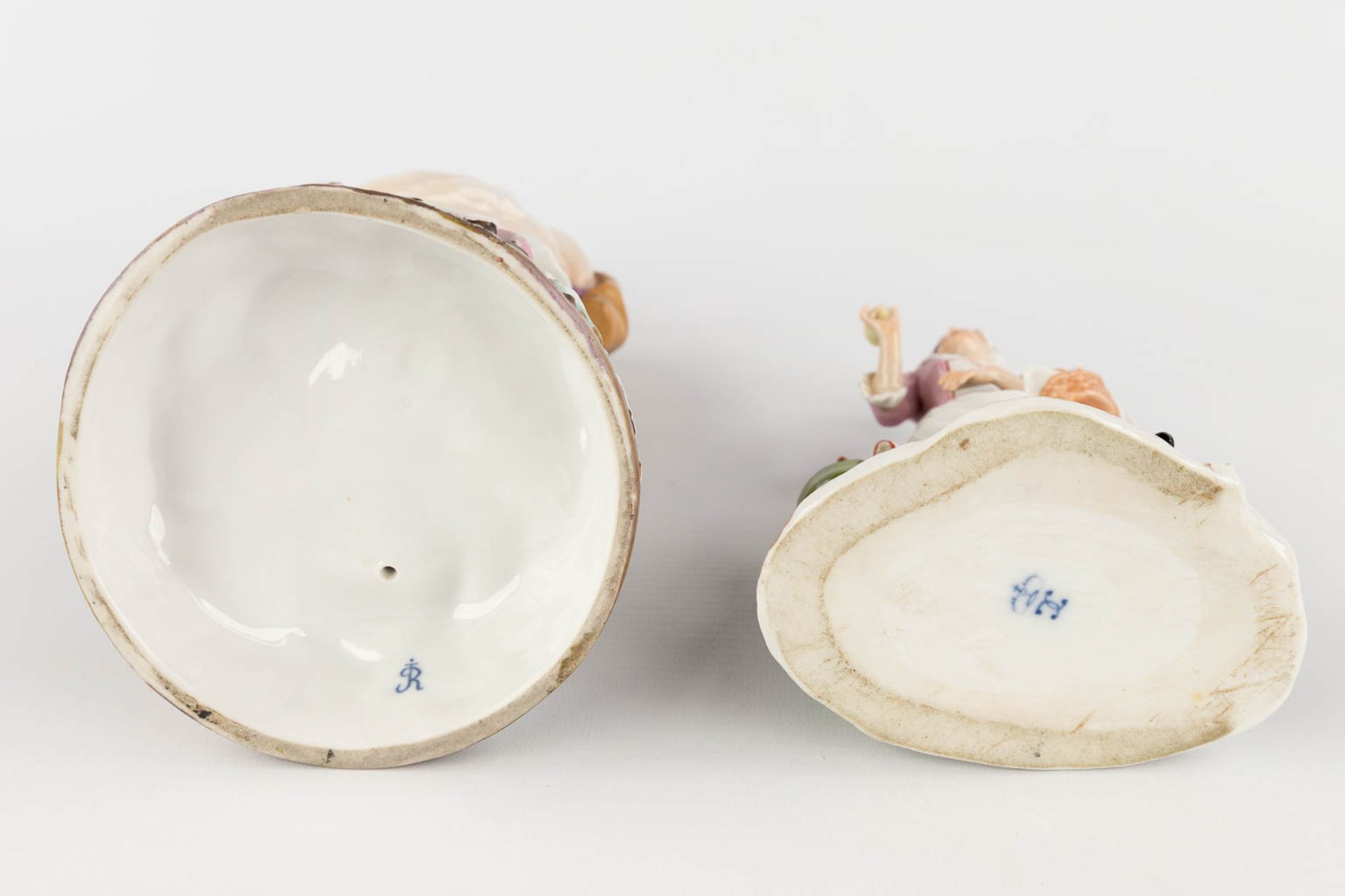 Milan and Ludwigsburg, 2 polychrome porcelain figurines. 19th C. (D:11 x W:12 x H:27 cm) - Bild 6 aus 12