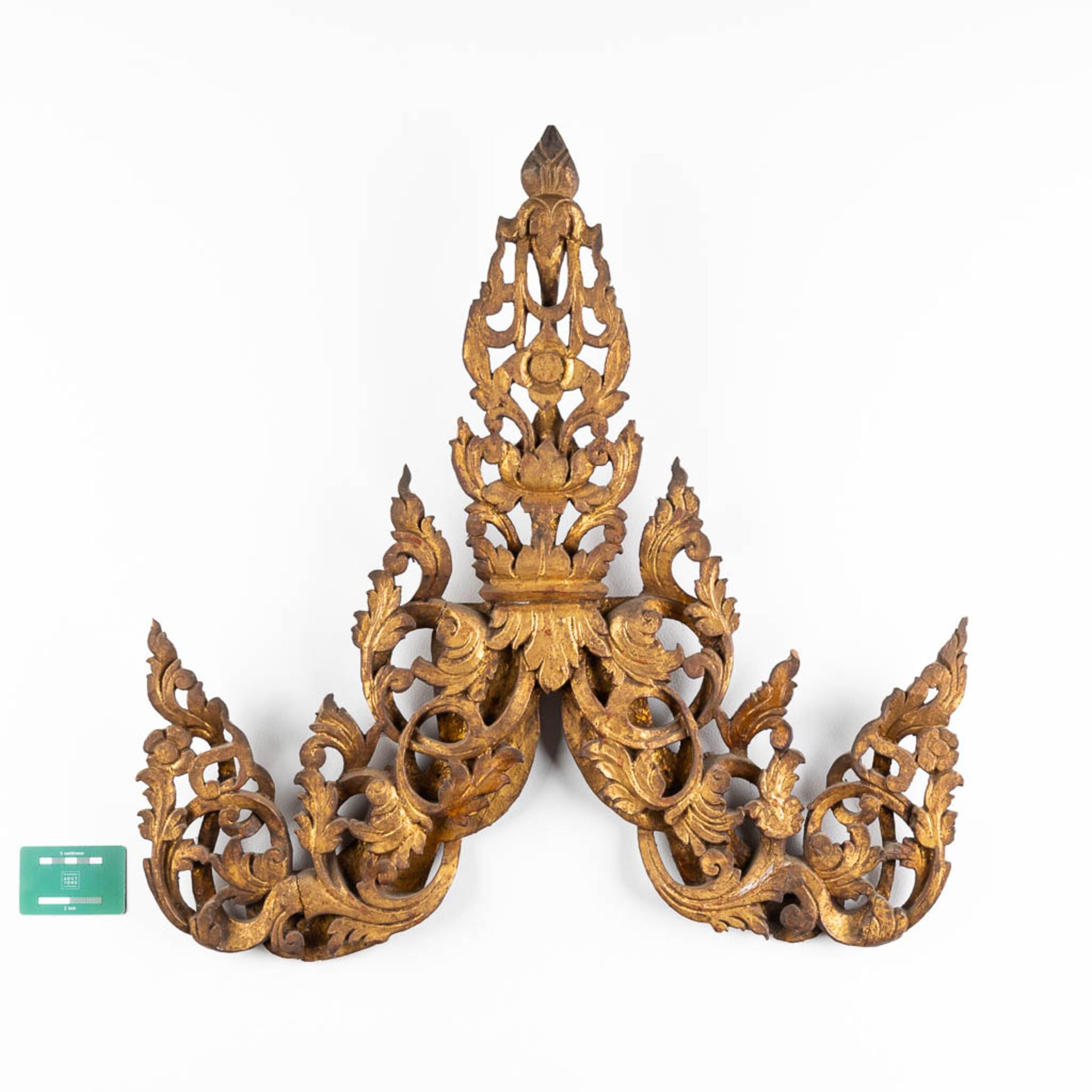 A decorative Oriental wood-sculpture, probably Bali. 19th C. (W:65 x H:66 cm) - Bild 2 aus 7