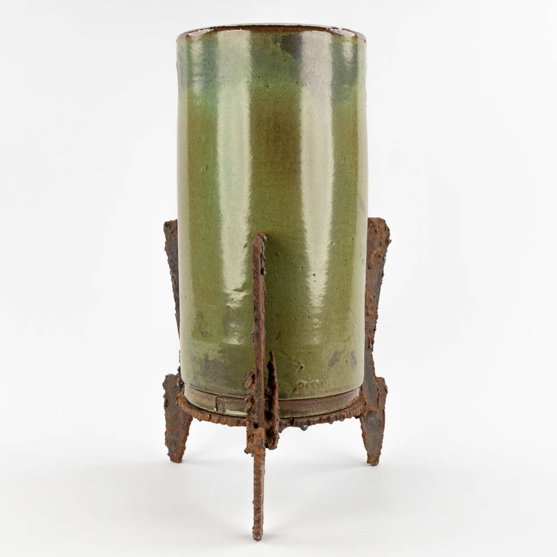 Rogier VANDEWEGHE &amp; Pia MANU, vase in a metal stand. Glazed ceramics for Amphora. (D:26 x W:28 x - Image 5 of 13