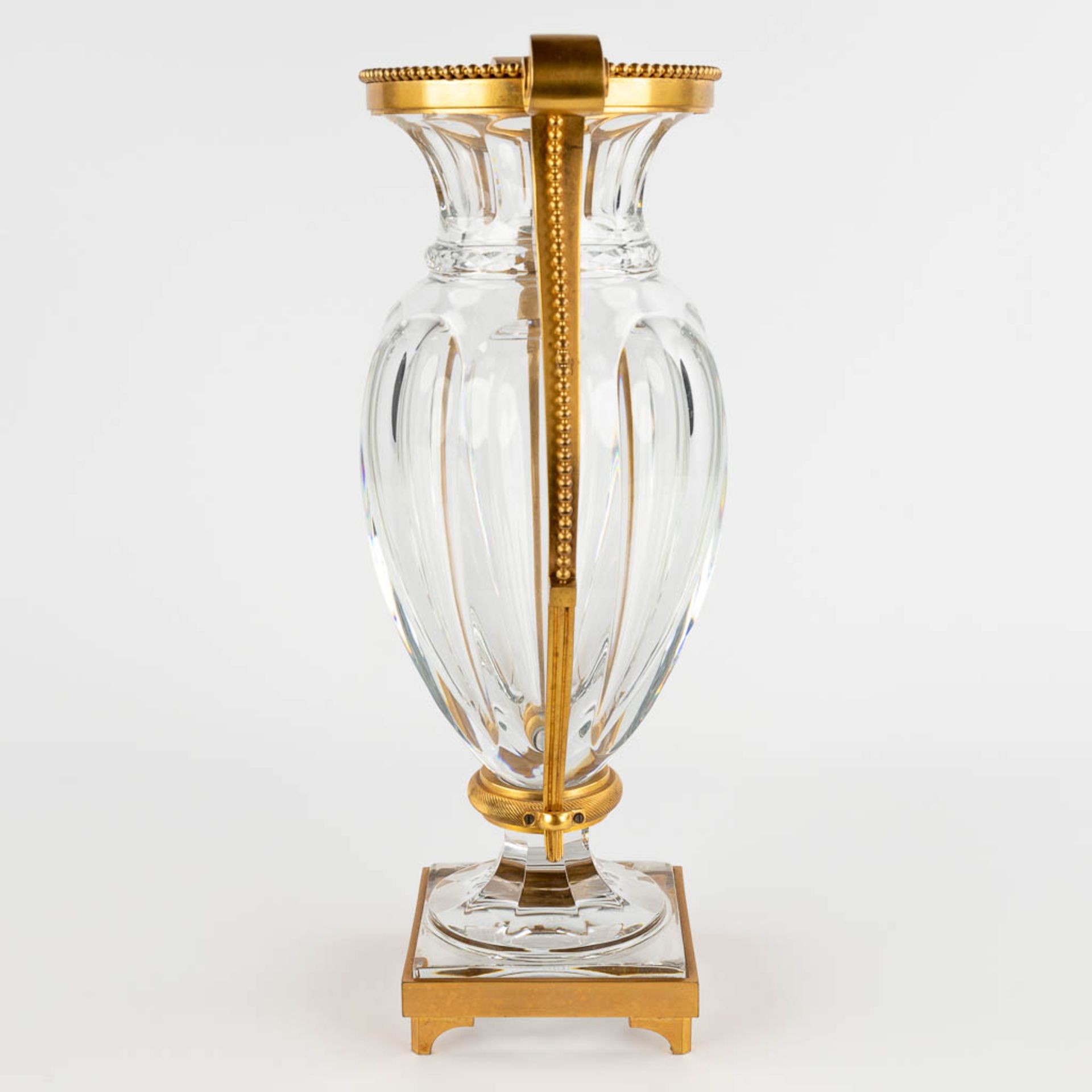 Baccarat, a large crystal vase mounted with gilt bronze. 20th C. (D:14 x W:22 x H:38,5 cm) - Image 4 of 12