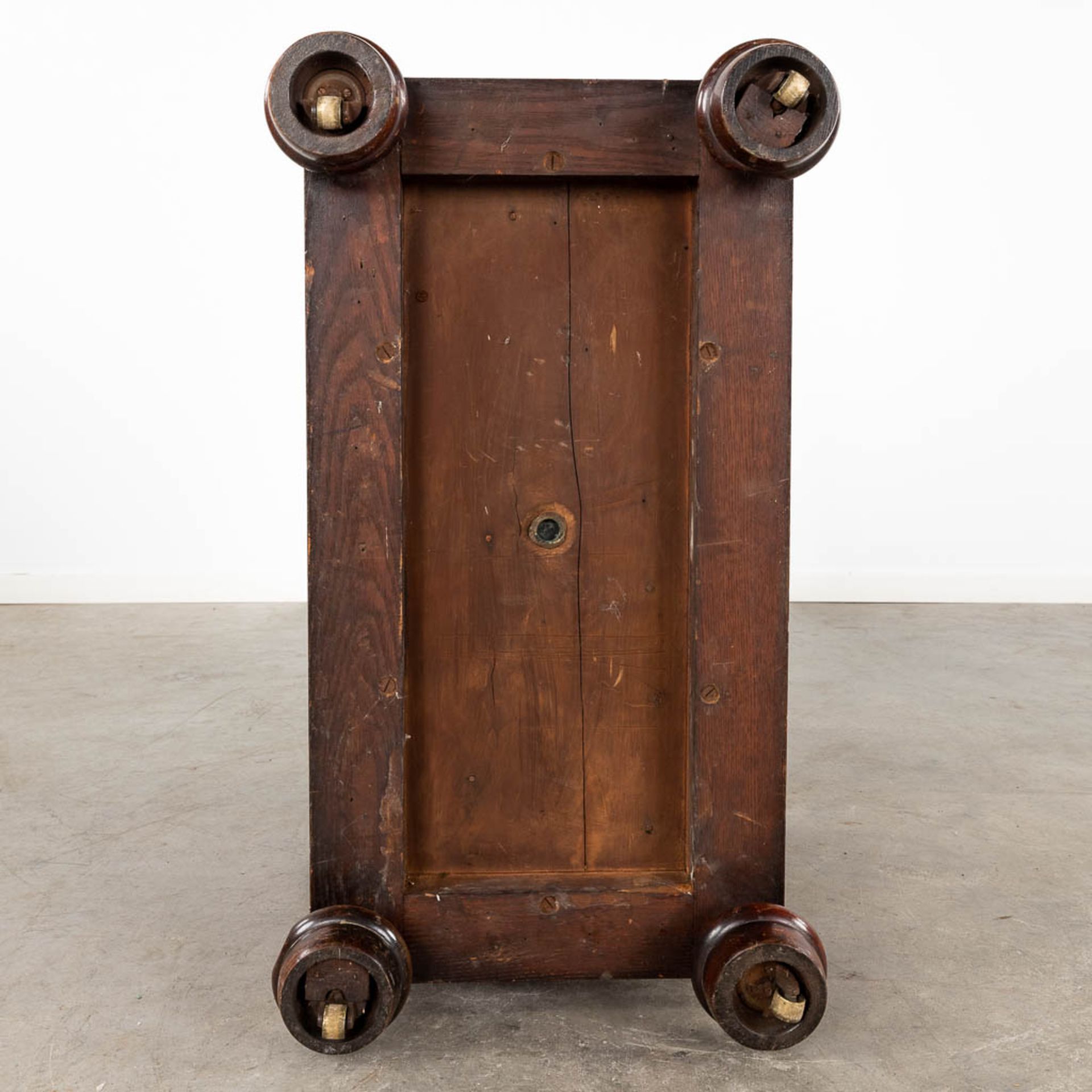 An exceptionally large English Cellarette or Wine Cooler, Mahogany, 19th C. (D:46 x W:79 x H:51 cm) - Image 10 of 13