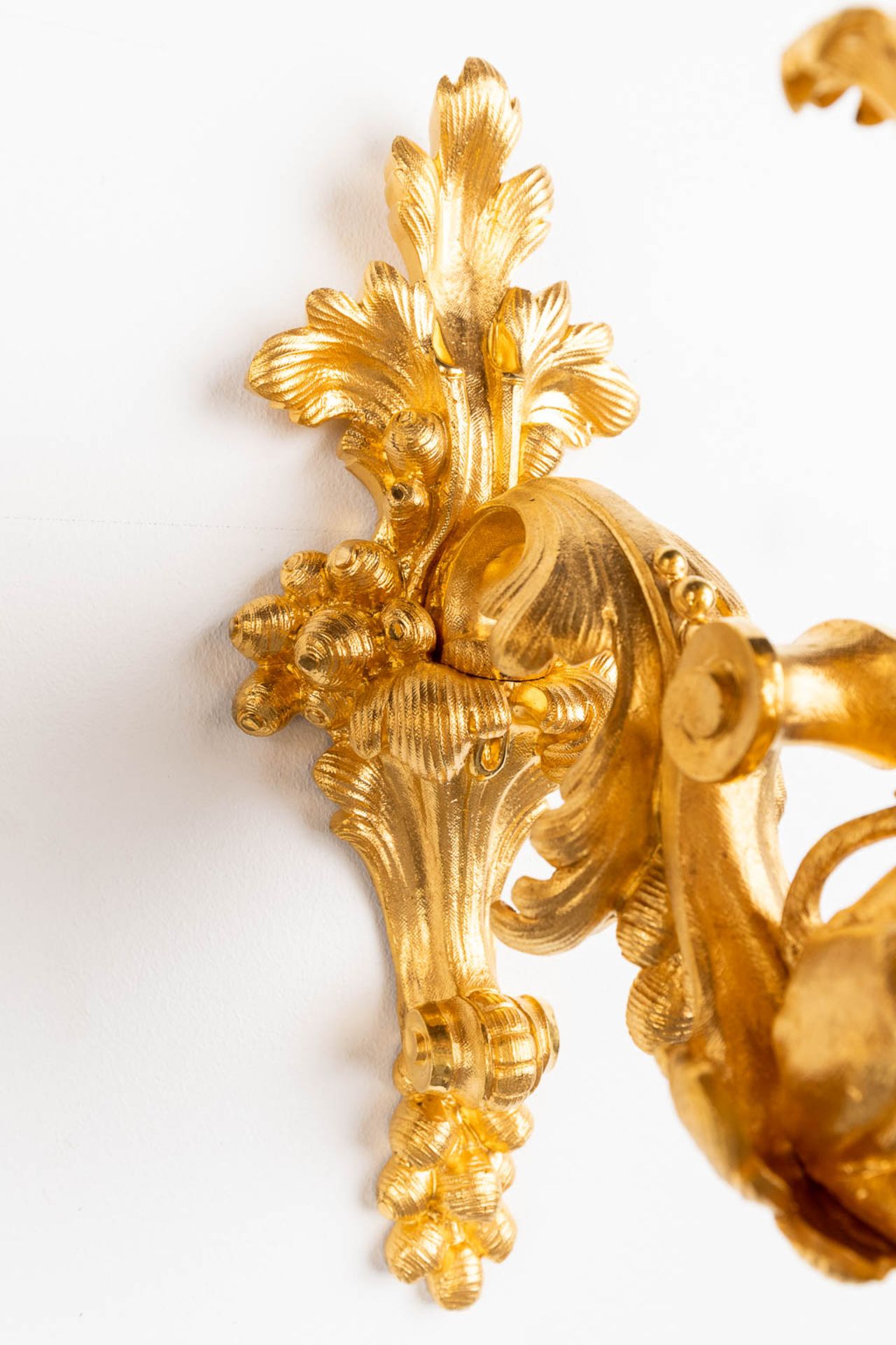 A pair of wall lamp or candle holders, lions with a heraldic image. Gilt bronze. Circa 1900. (D:35 x - Image 9 of 12