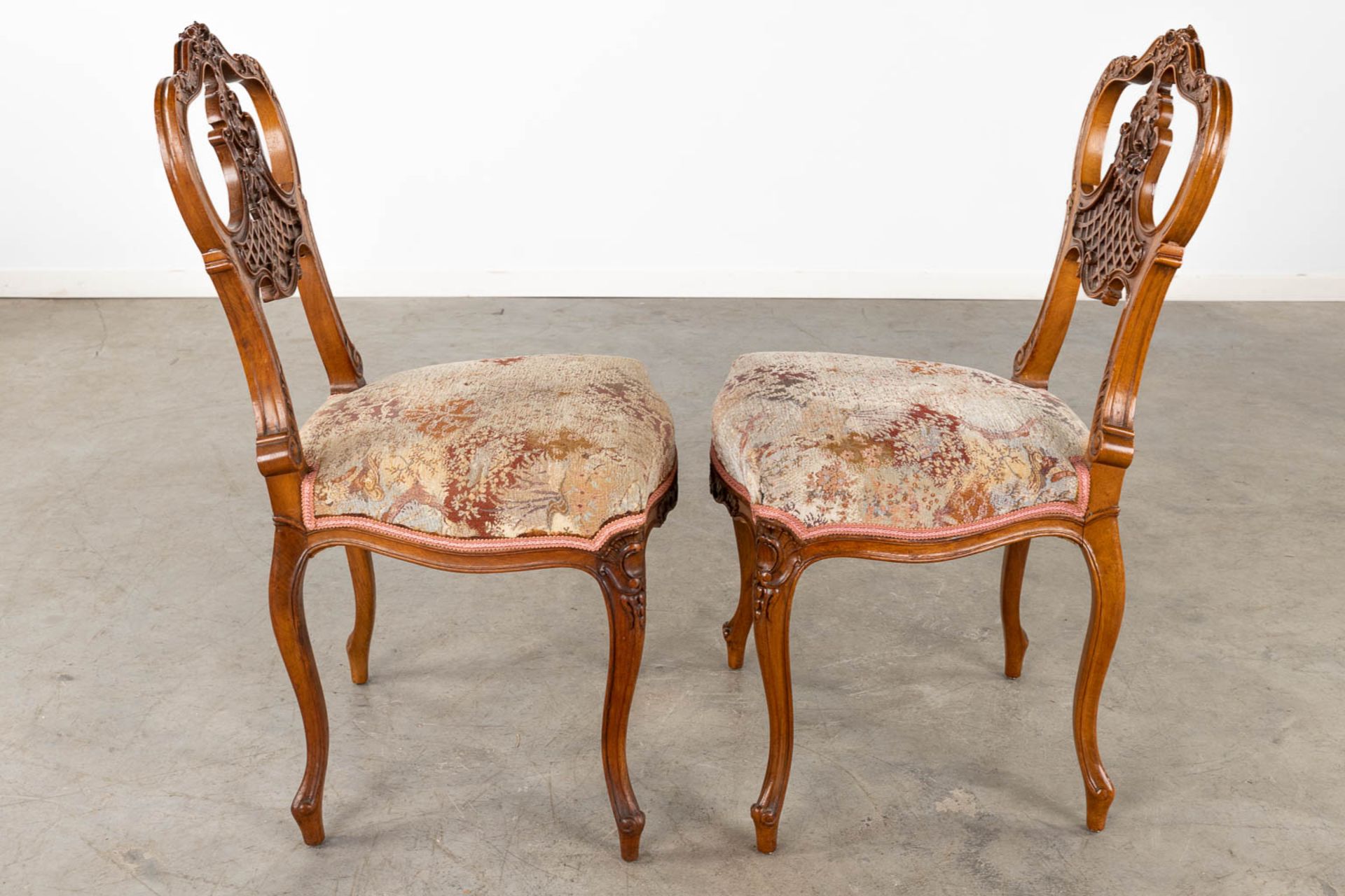 An antique 3-piece salon suite, sculptured wood in Louis XV style. Circa 1900. (D:50 x W:70 x H:79 c - Bild 14 aus 18