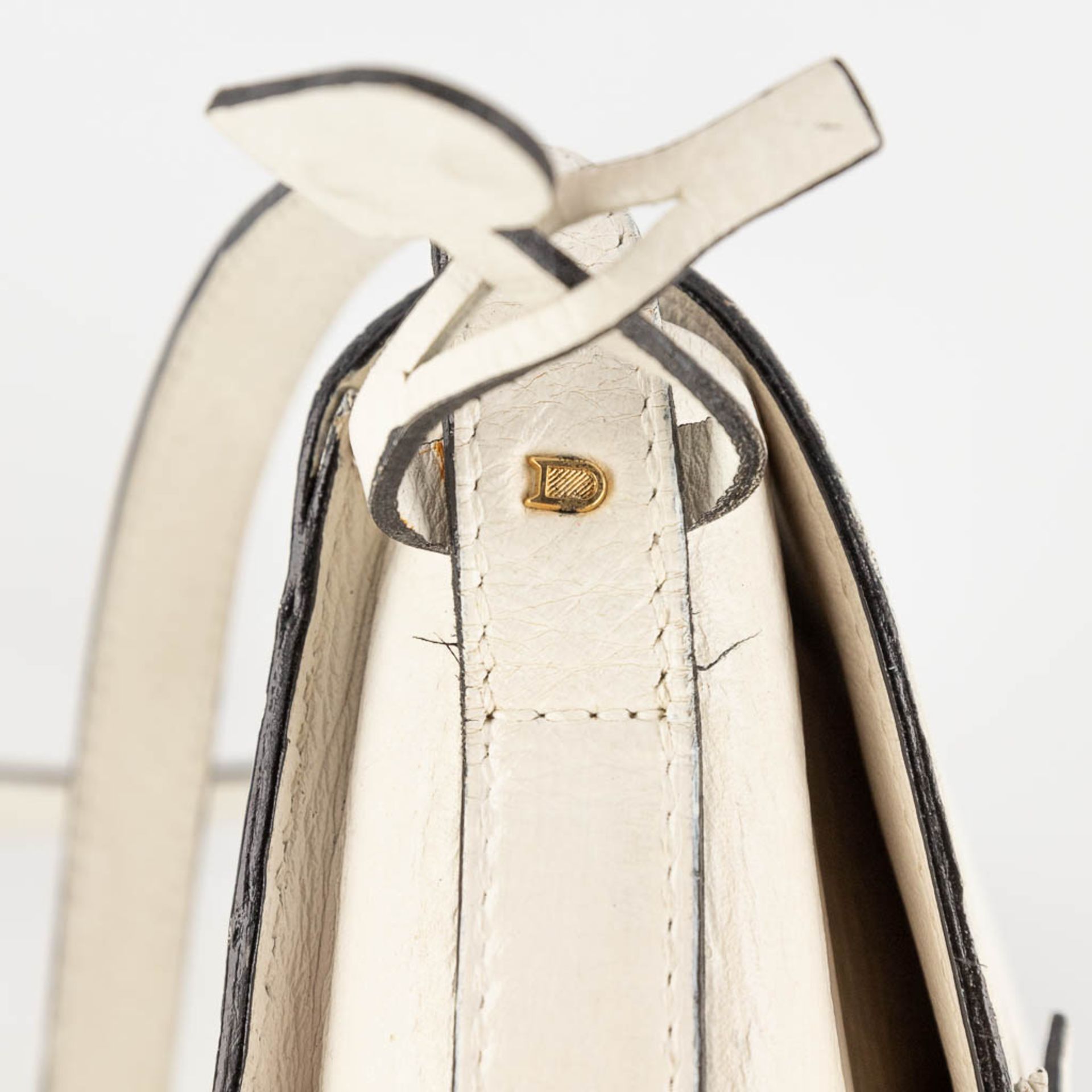 Delvaux, a cross body handbag, white leather. (W:22 x H:22 cm) - Bild 11 aus 17