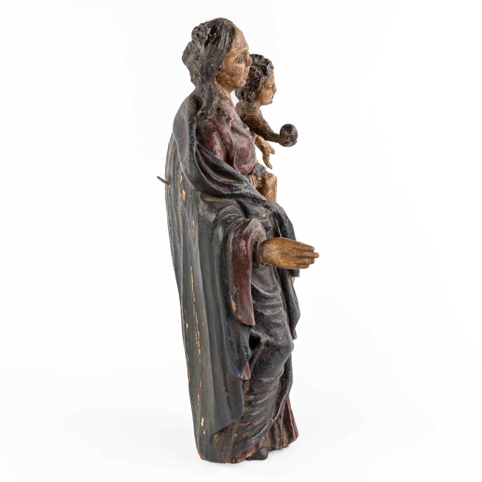 An antique figurine of Madonna with child, polychrome. 17th/18th C. (W:24 x H:46 cm) - Image 4 of 13