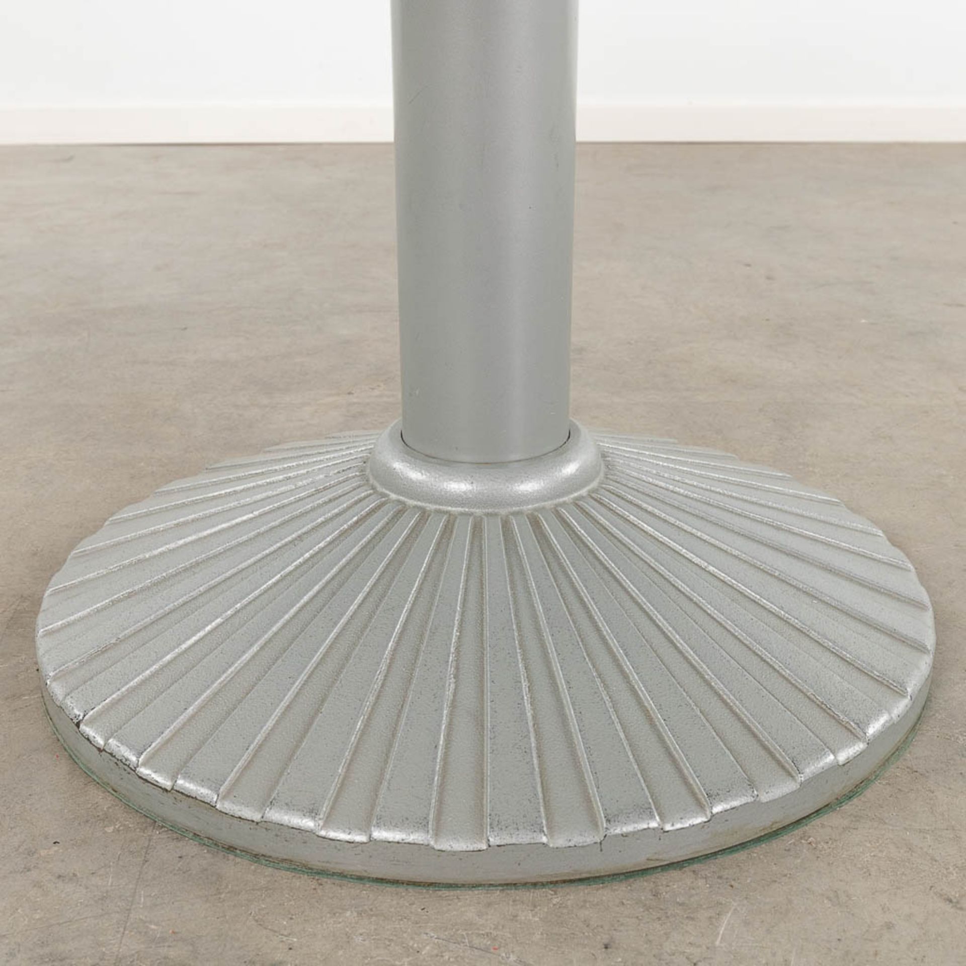 Peter NOEVER (XX-XXI) 'Round Table' for Zanotta. (H:73 x D:128 cm) - Image 5 of 9