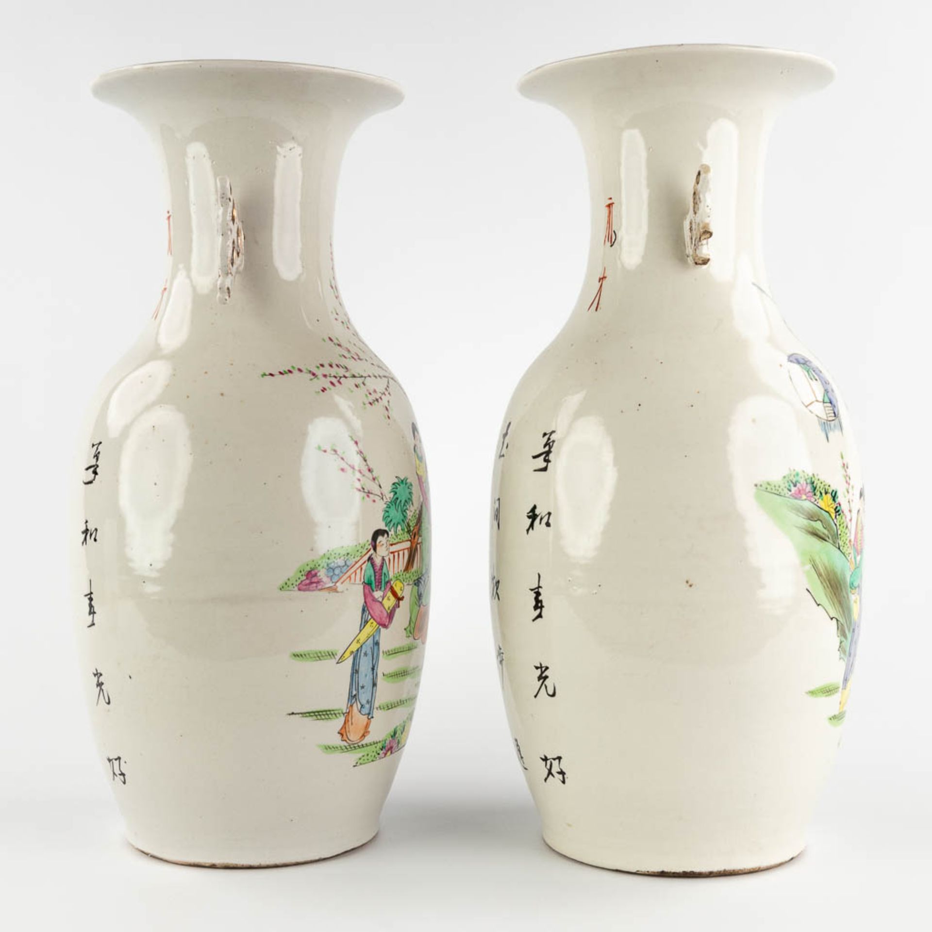 Three Chinese vases, Famille Rose decor of Ladies in the garden and antiquities. 20th C. (H:43 x D:1 - Bild 15 aus 23
