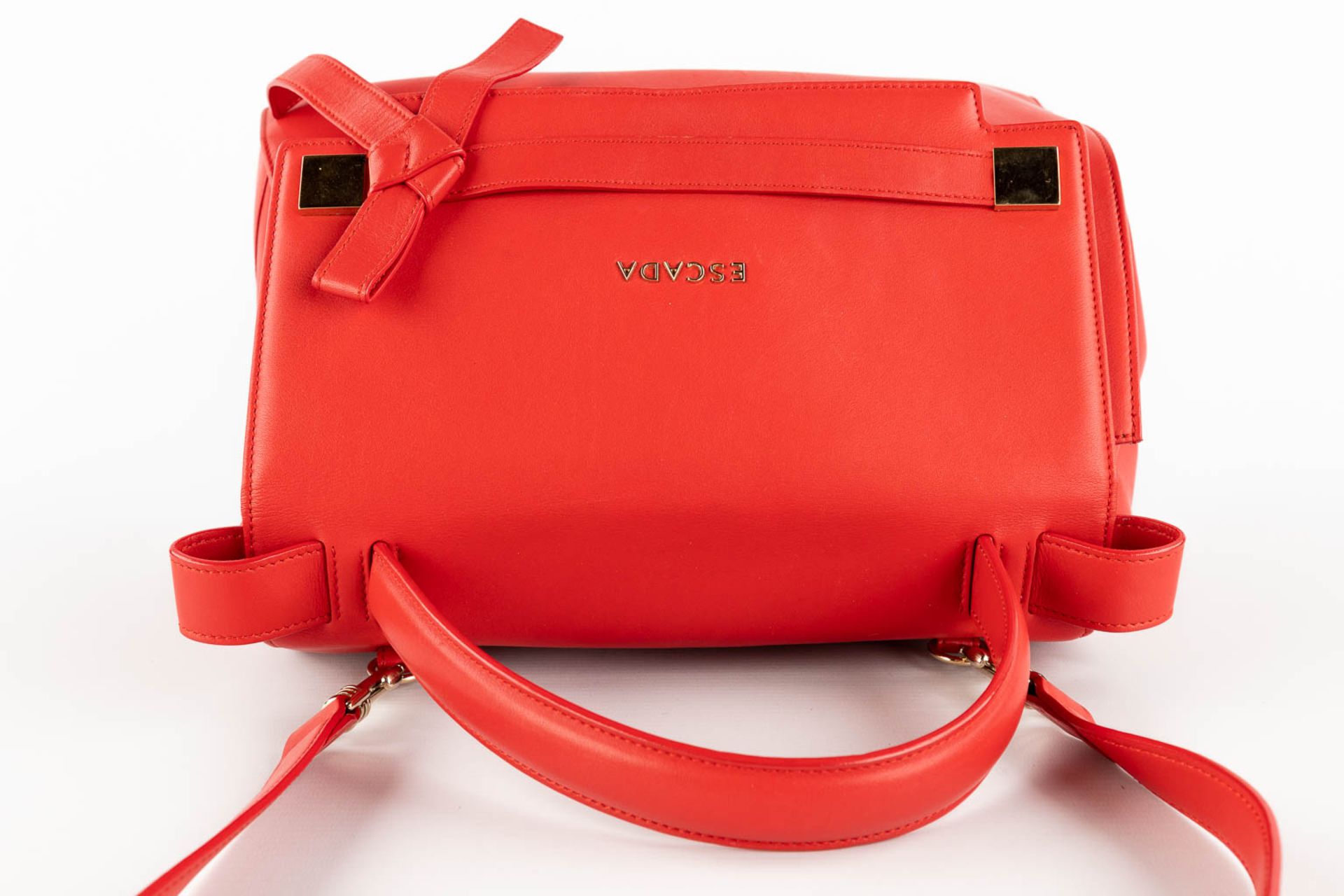 Escada, a handbag made of red leather. (W:33 x H:28 cm) - Bild 9 aus 17