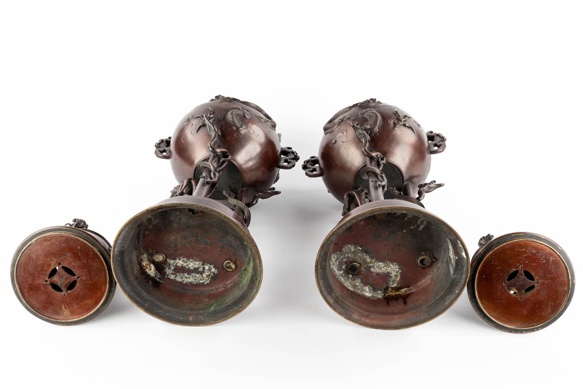 A pair of finely made Japanese bronze Koro, snake and dragon decor. Probably Meji. (D:22 x W:29 x H: - Bild 6 aus 12