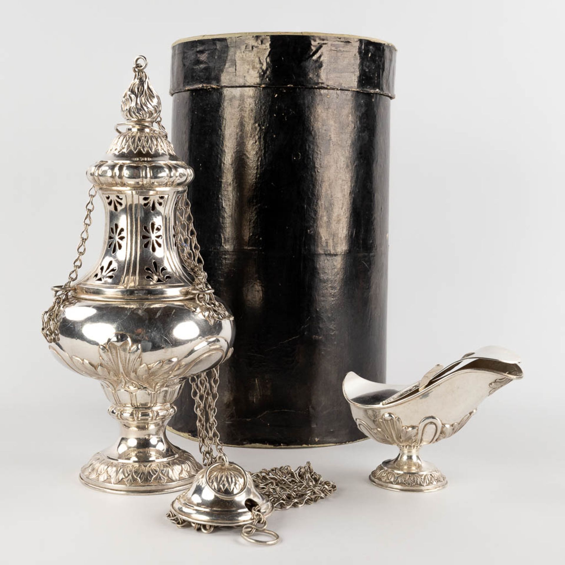 A silver incense burner, spoon, and incense boat, silver. 19th C. 1176g. (H:33 x D:15 cm) - Bild 16 aus 16