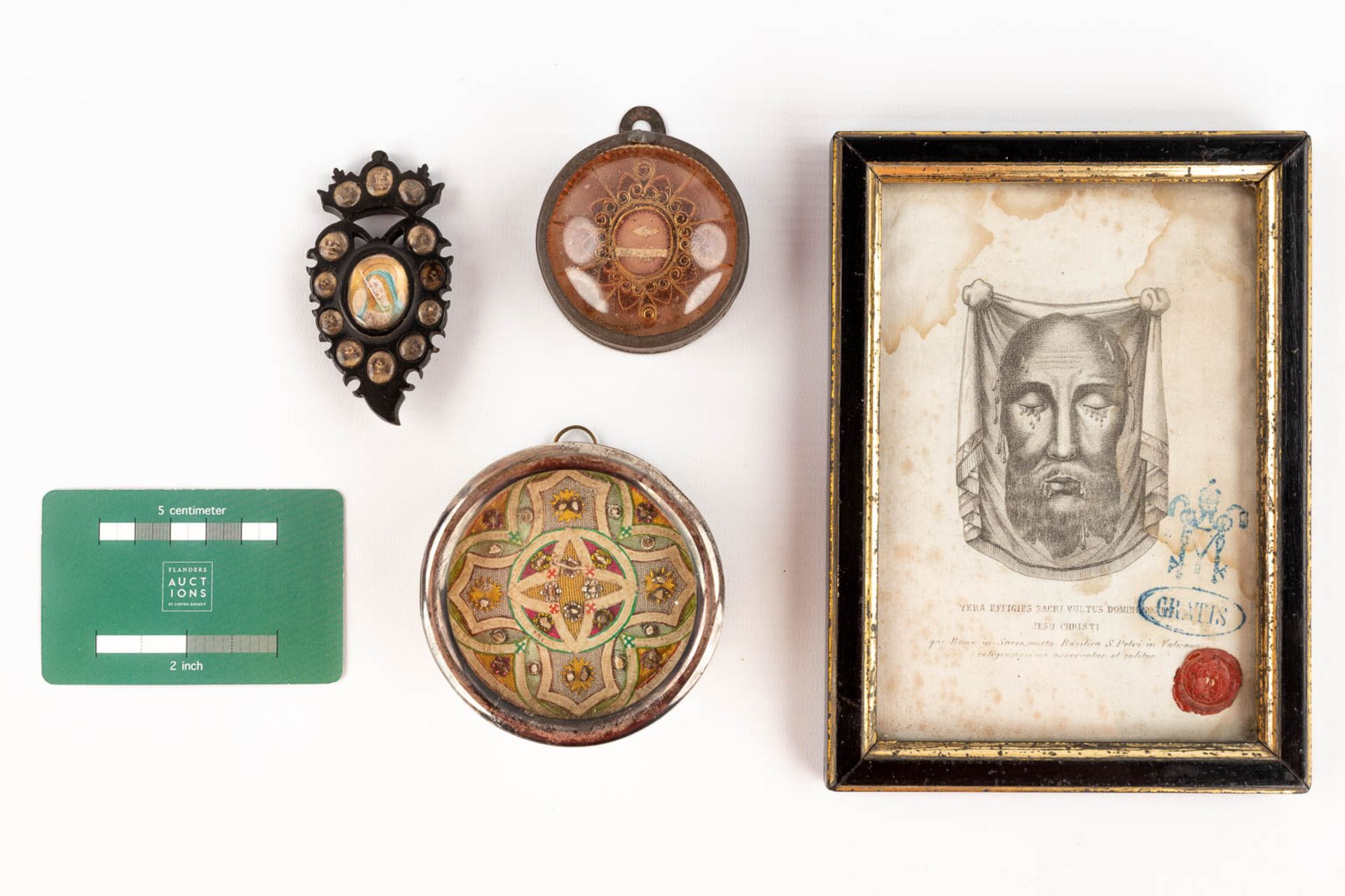 A small collection of relics and reliquary items, The Veil of Veronica, a relic in the shape of a sa - Bild 2 aus 11