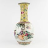 A large Chinese vase decorated with ladies in the garden. 20th C. (H:57 x D:29 cm)