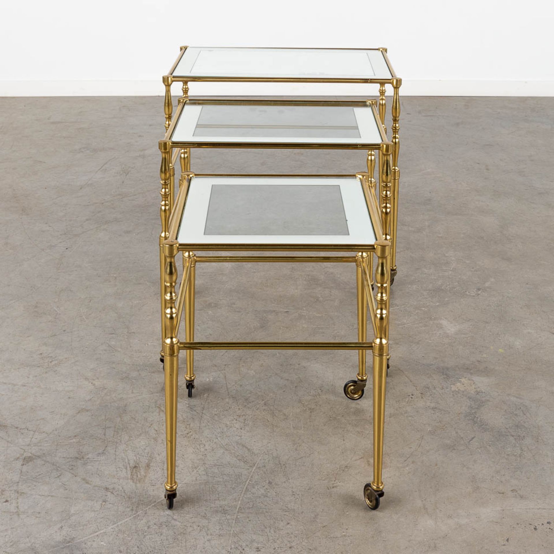 A set of nesting tables, brass and glass. 20th C. (D:39 x W:56 x H:52 cm) - Image 3 of 11