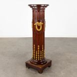 A pedestal, mahogany mounted with bronze in Louis XVI style. Circa 1900. (D:31 x W:31 x H:103 cm)