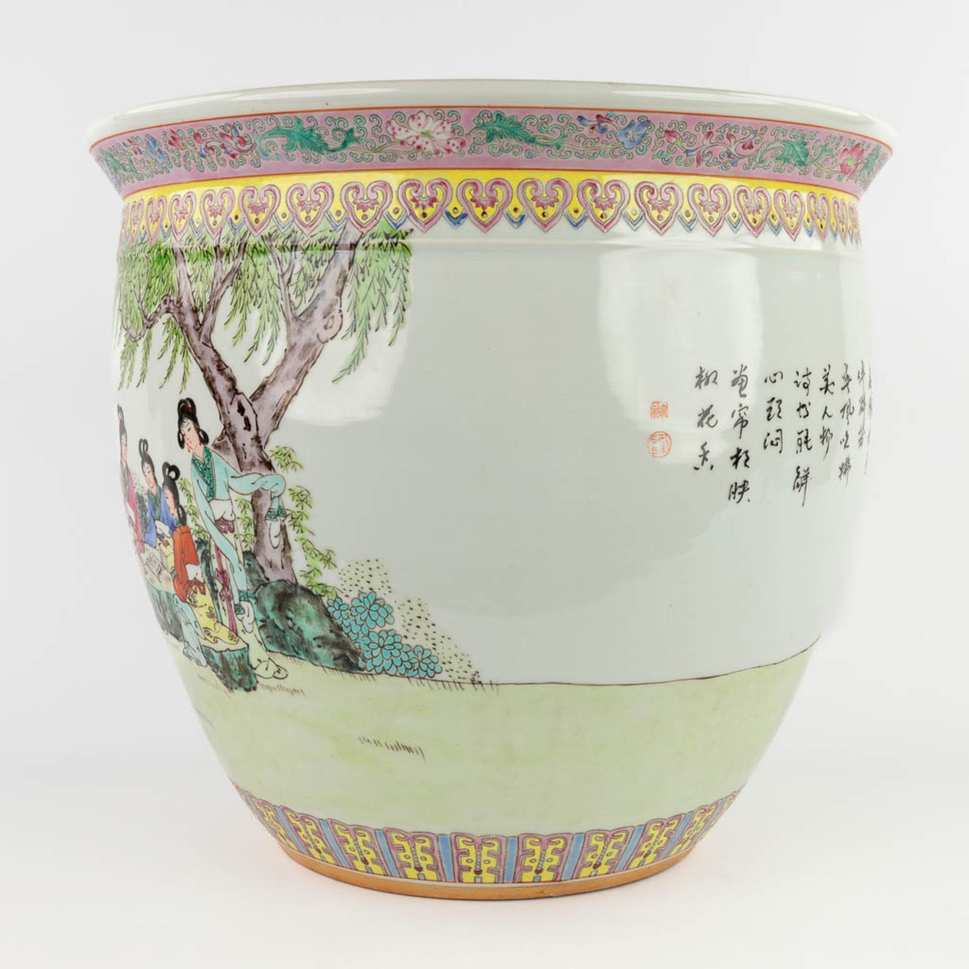 A large Chinese cache-pot decorated with figurines in a garden. 20th C. (H:36 x D:40 cm) - Image 7 of 13