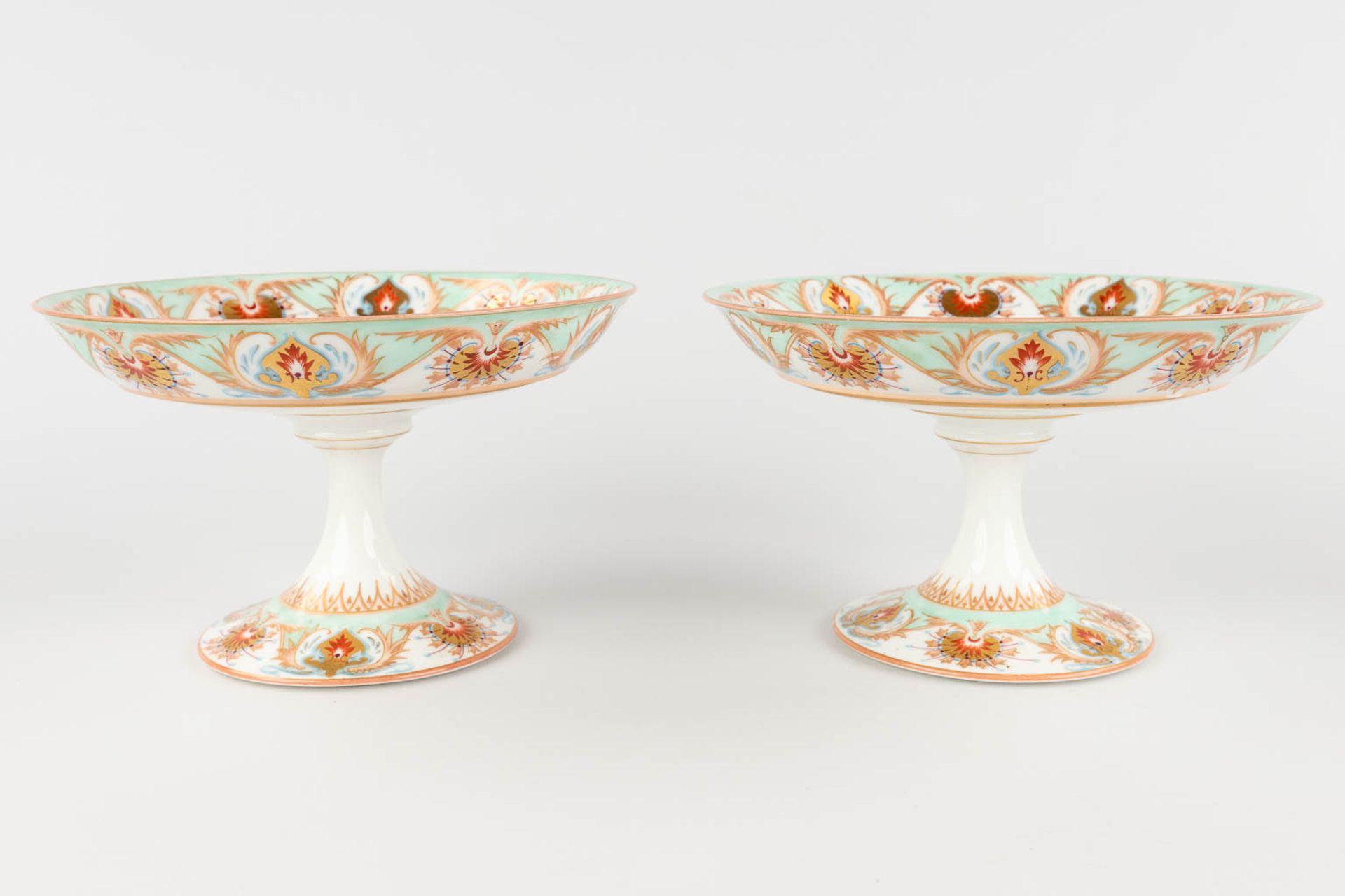 A set of 2 tazza and 6 plates, Count 'De Kerckhove', Brussel. 19th C. (H:13,5 x D:22,5 cm) - Image 3 of 15