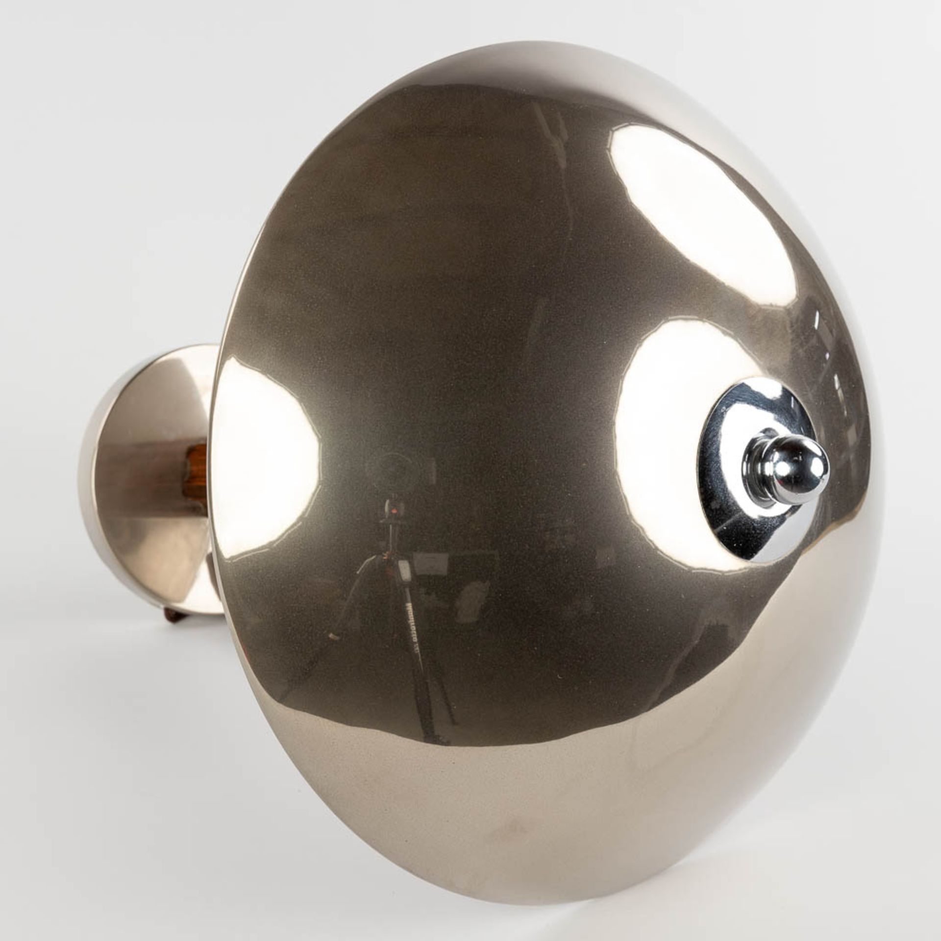 A table lamp, Chrome and wood, probably Germany or The Netharlands, circa 1960. (H:45 x D:35 cm) - Image 10 of 10