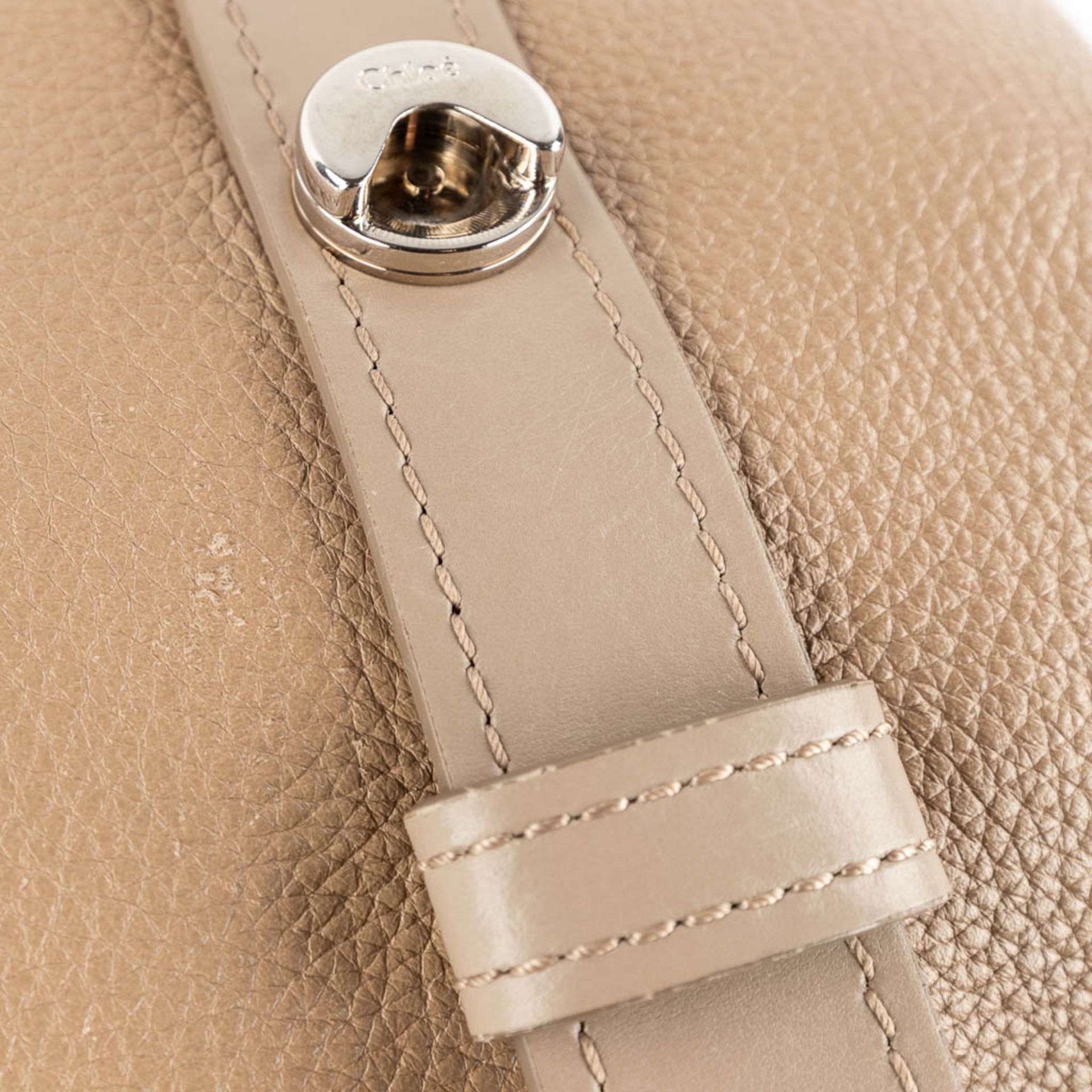 Chloé, a handbag made of brown leather. (W:38 x H:32 cm) - Bild 12 aus 19