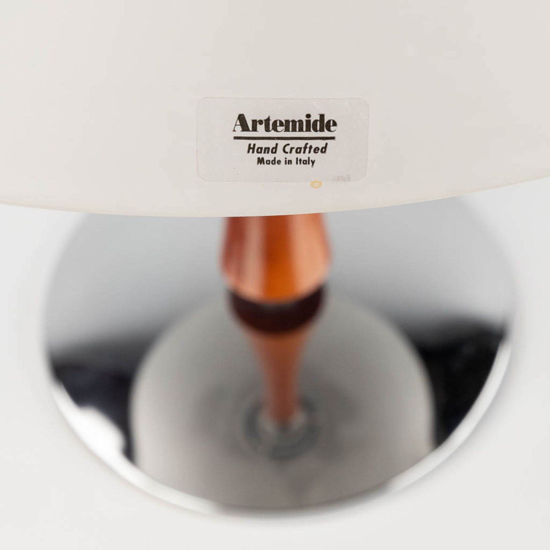 Artemide 'Arcadia' a table lamp. Glass and wood. 20th C. (H:43 x D:37 cm) - Image 12 of 12