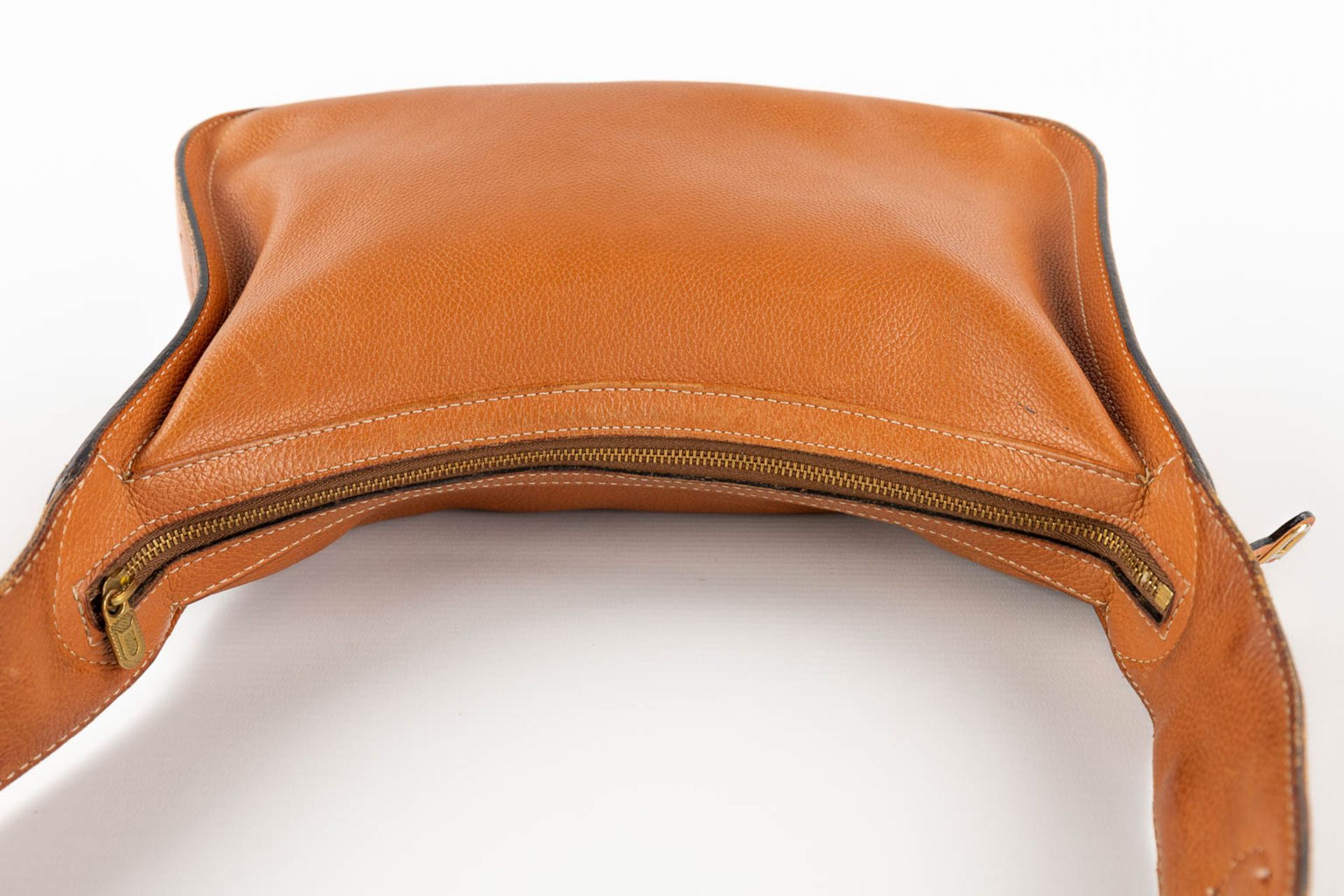 Delvaux, Pensée, a handbag made of brown leather. (W:24 x H:32 cm) - Bild 9 aus 18