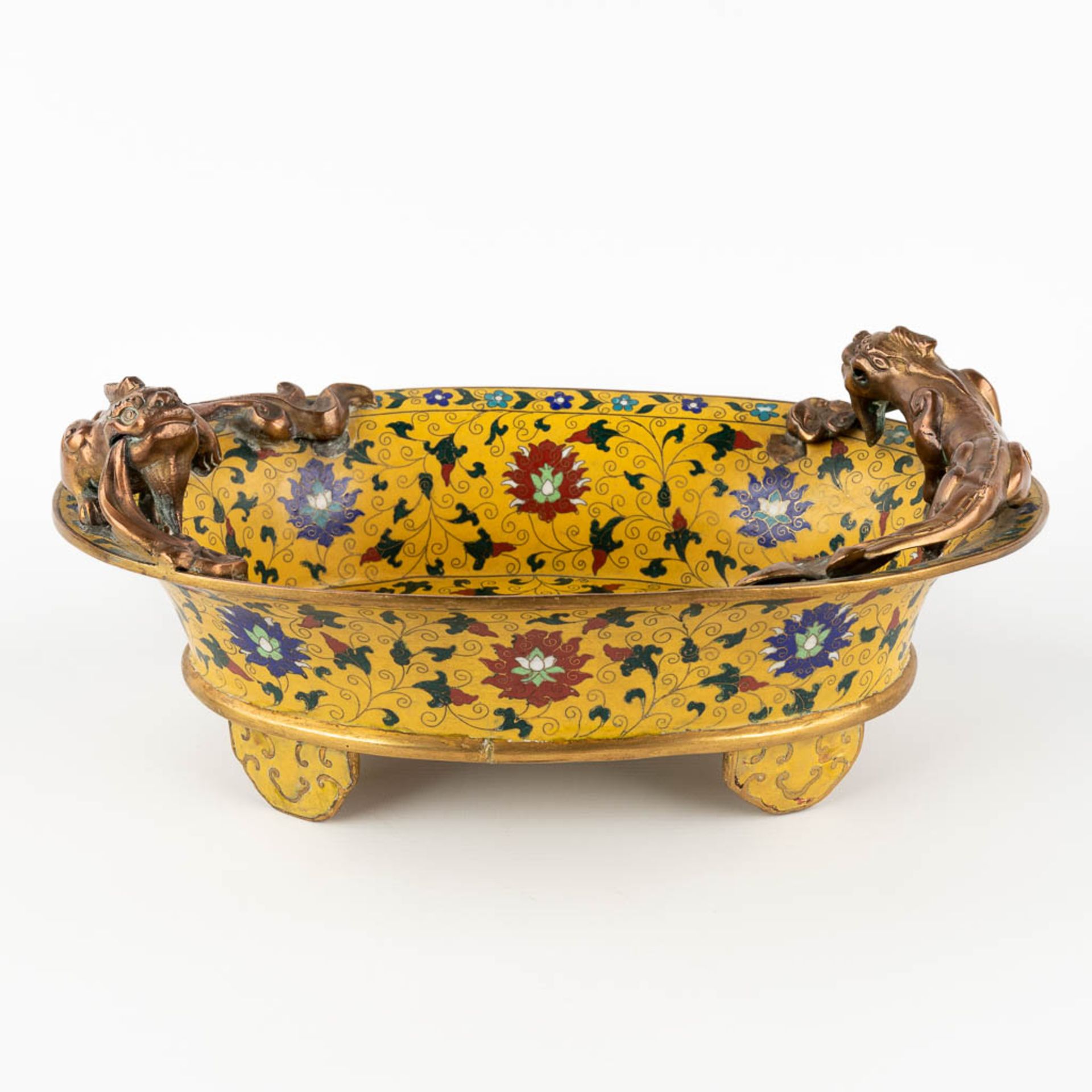 A Chinese cloisonné bronze bowl, mounted with dragons and finished with floral decor. (D:25,5 x W:36 - Image 5 of 13