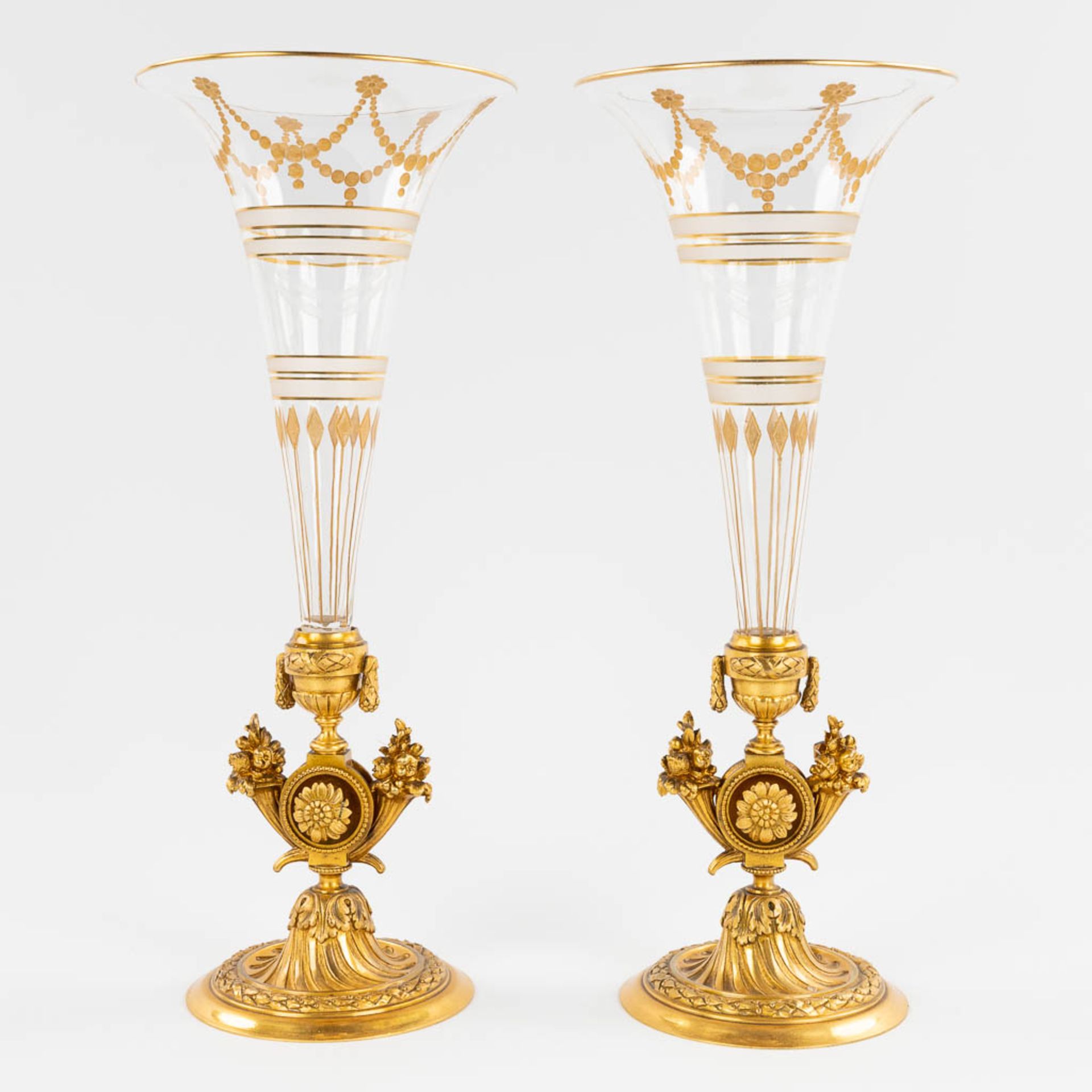 A pair of trumpet vases, gilt bronze and glass in Louis XVI style. 19th C. (H:31,5 x D:13 cm) - Image 4 of 13