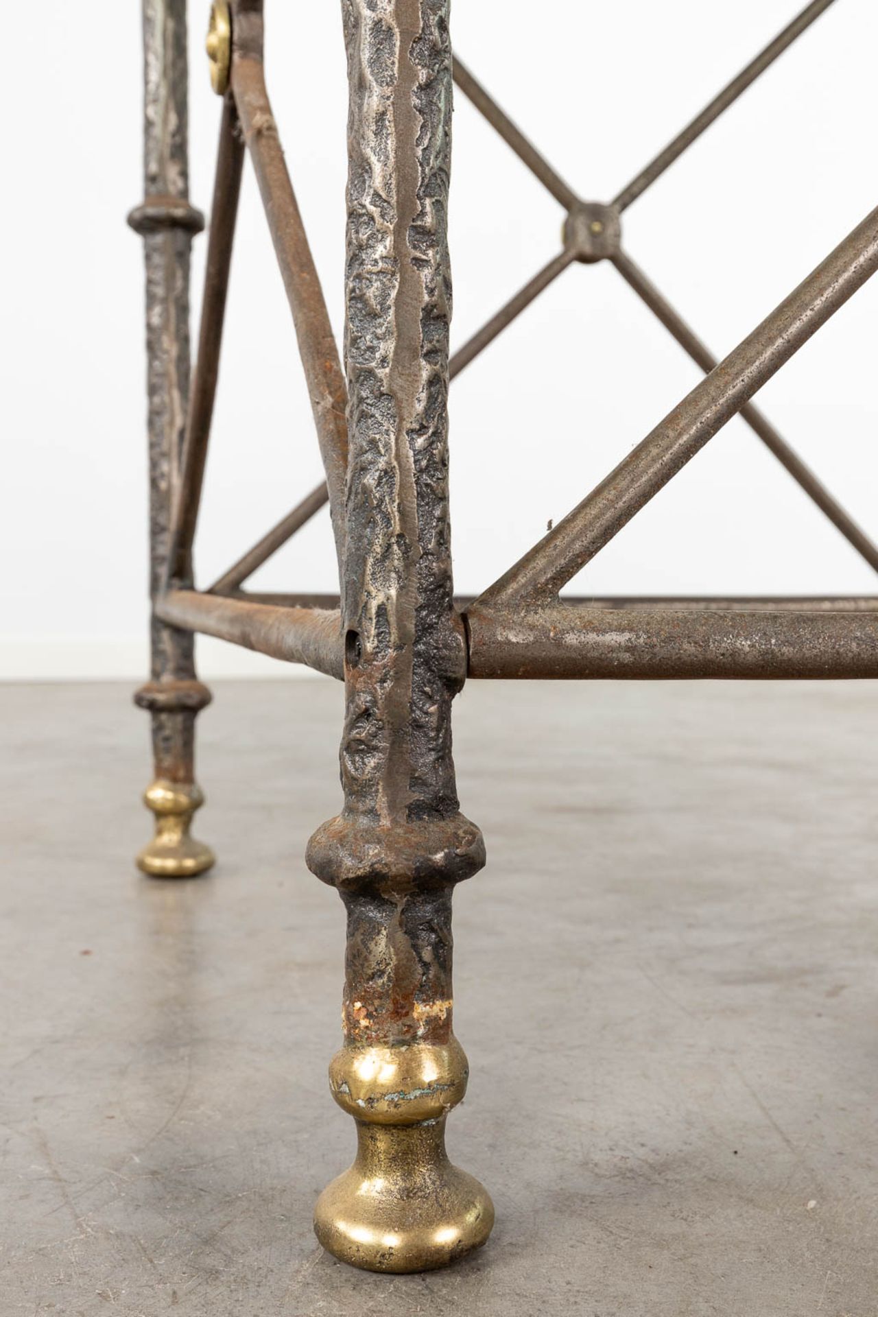 A table with large glass top and a wrought-iron and brass base. (D:120 x W:220 x H:74 cm) - Image 7 of 10