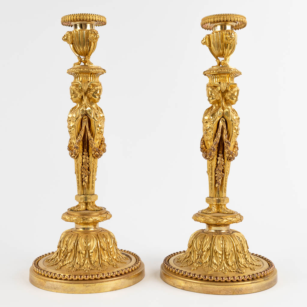 A pair of candlesticks/candleholders with Caryatids, gilt bronze in Louis XVI style. (H:33 x D:15 cm - Bild 4 aus 13