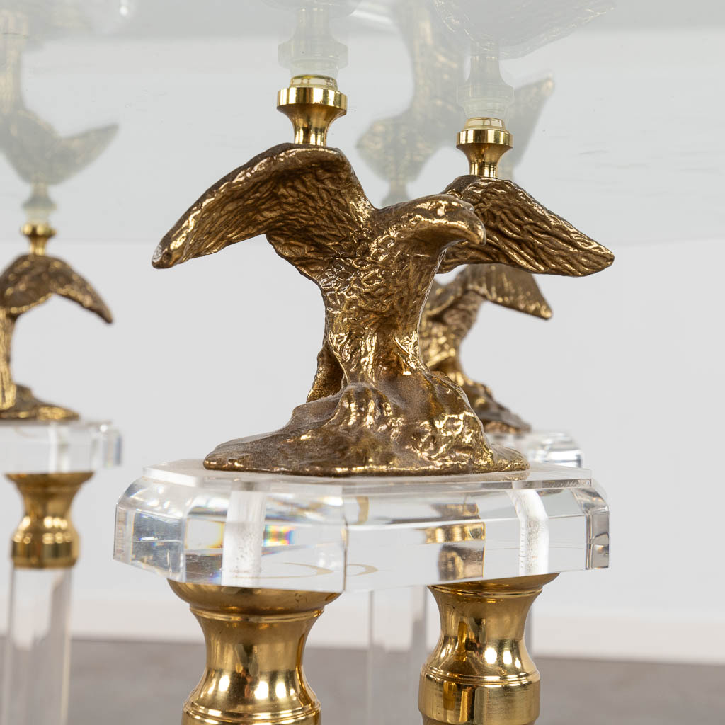 A side table and a table lamp, Acylic mounted with bronze in Hollywood Regency style. (D:45 x W:45 x - Bild 10 aus 12
