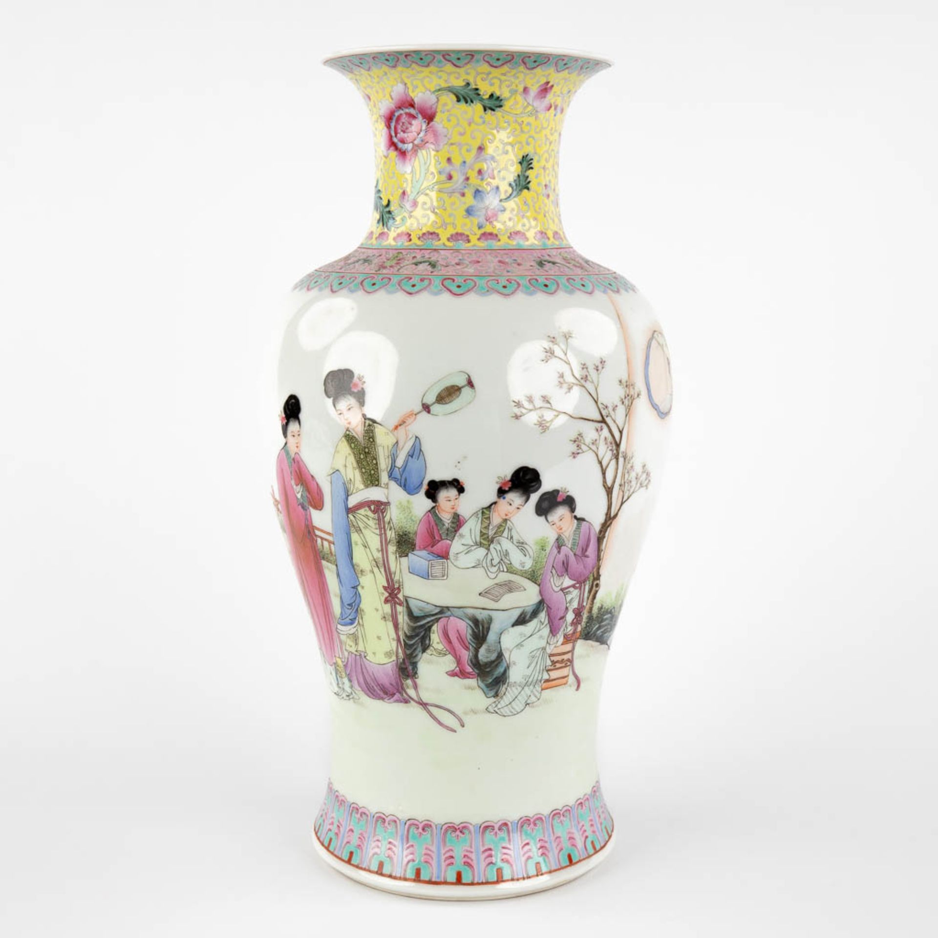 A Chinese vase decorated with a fine decor of ladies. 20th C. (H:34 x D:17 cm) - Image 6 of 14