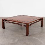 An Oriental coffee table, hardwood. 20th C. (D:107 x W:107 x H:37 cm)