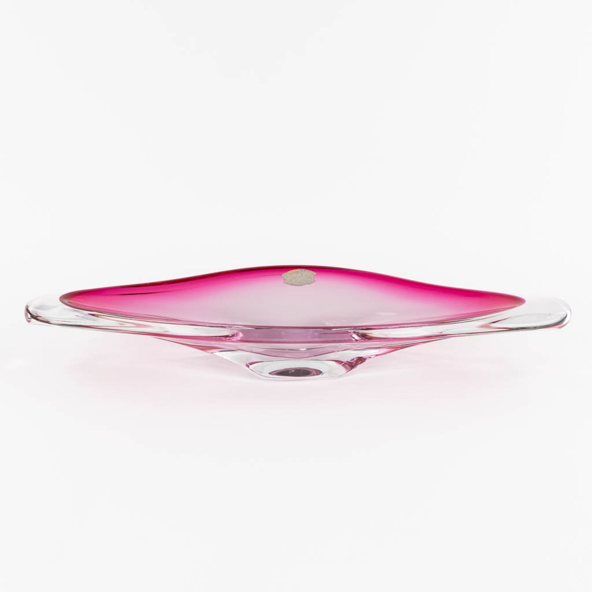 Val Saint Lambert, a pink crystal tray. (D:18,5 x W:54 x H:7,5 cm)