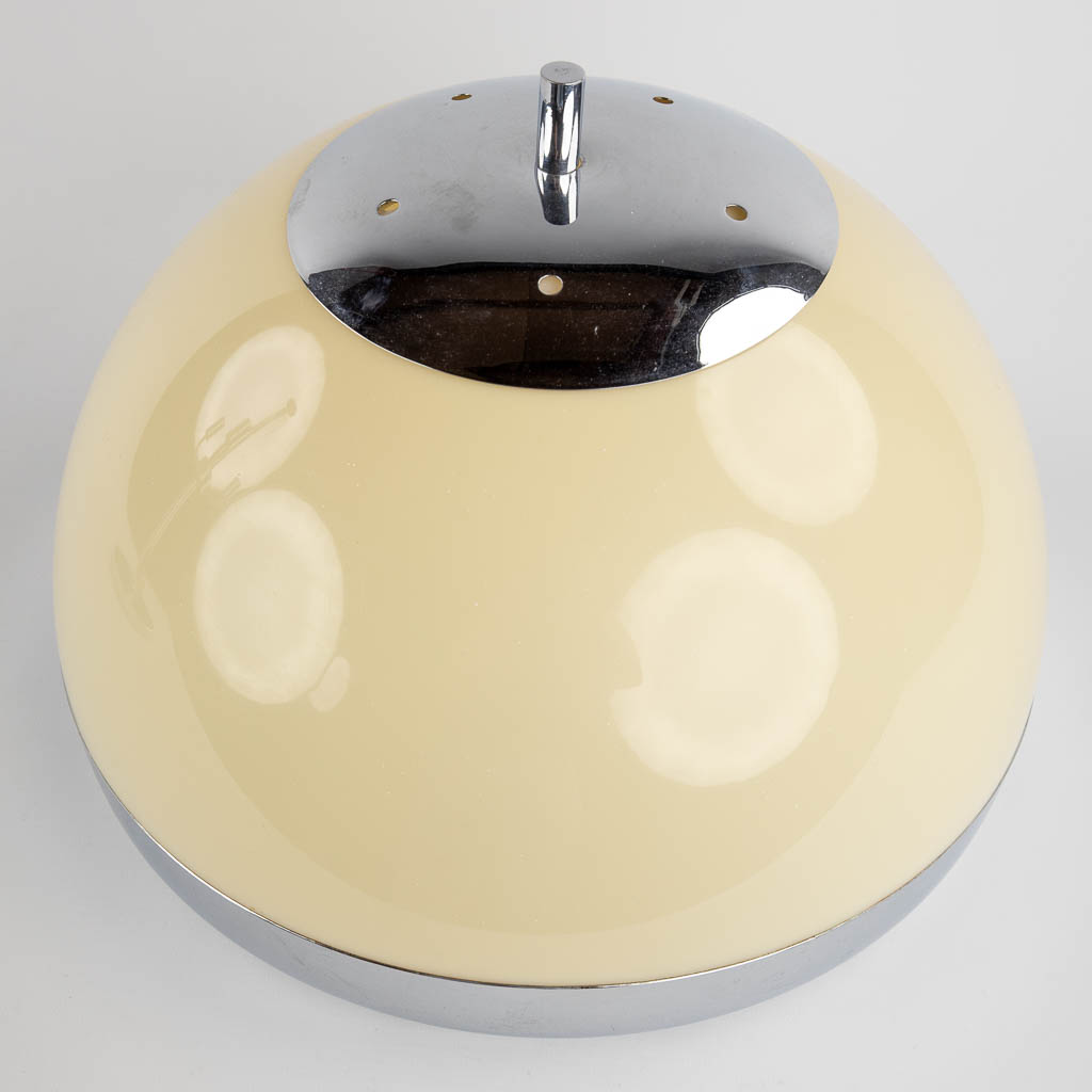 A mid-century table lamp, chromed metal and acrylic, probably Germany. 20th C. (H:61 x D:34 cm) - Bild 9 aus 11