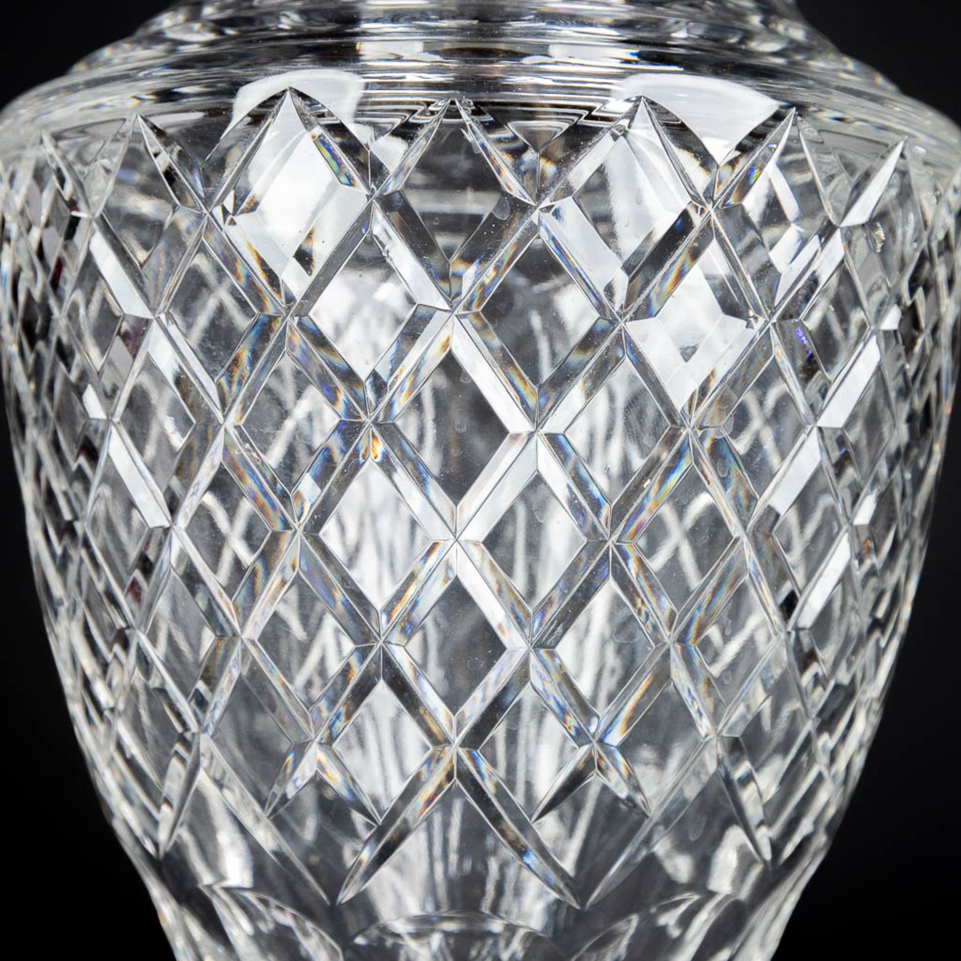 Val Saint Lambert, Jupiter, a large clear and cut crystal vase. (H:35,5 x D:20 cm) - Image 10 of 10