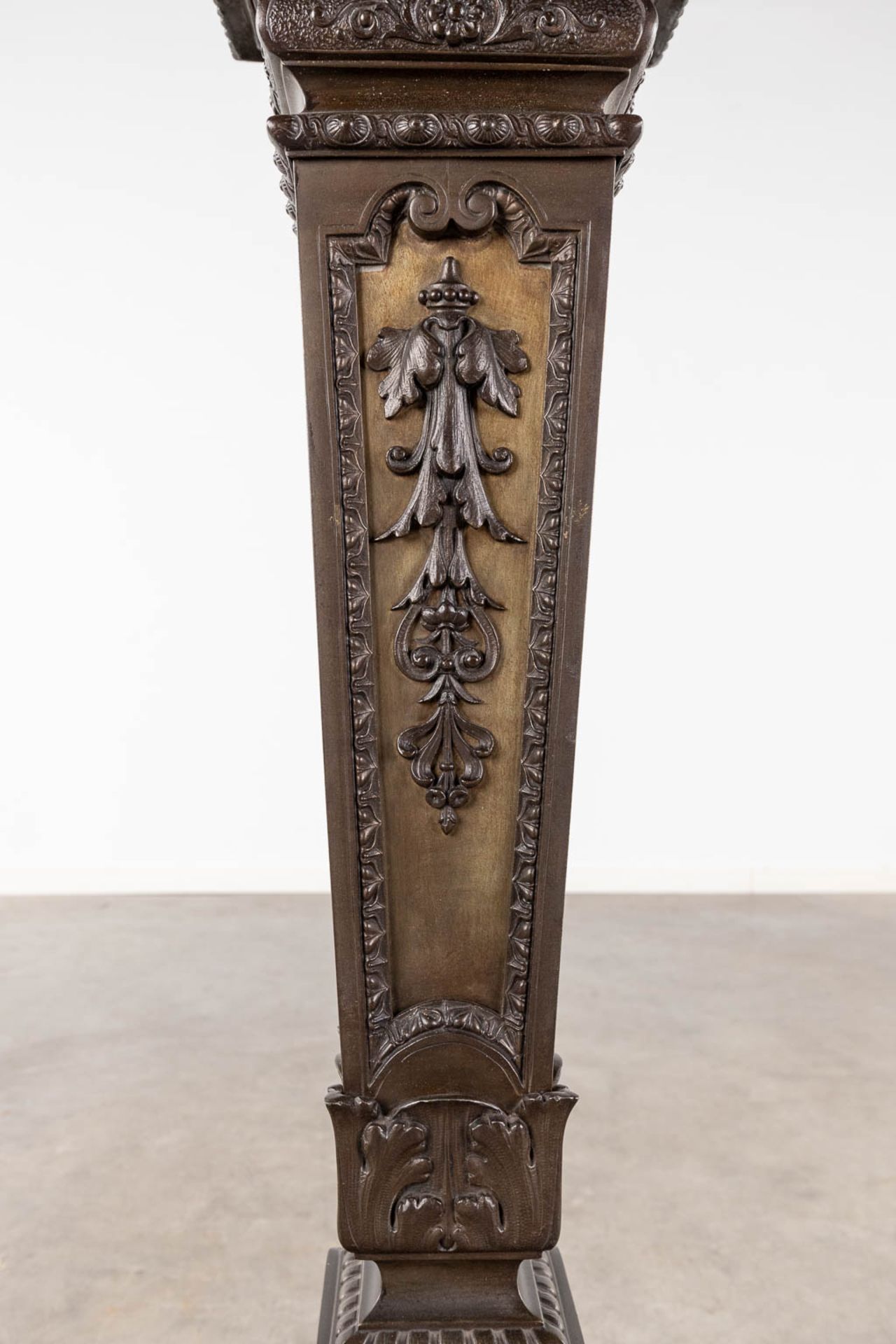 An antique pedestal, spelter in Louis XVI style. (D:31 x W:31 x H:102 cm) - Image 9 of 11