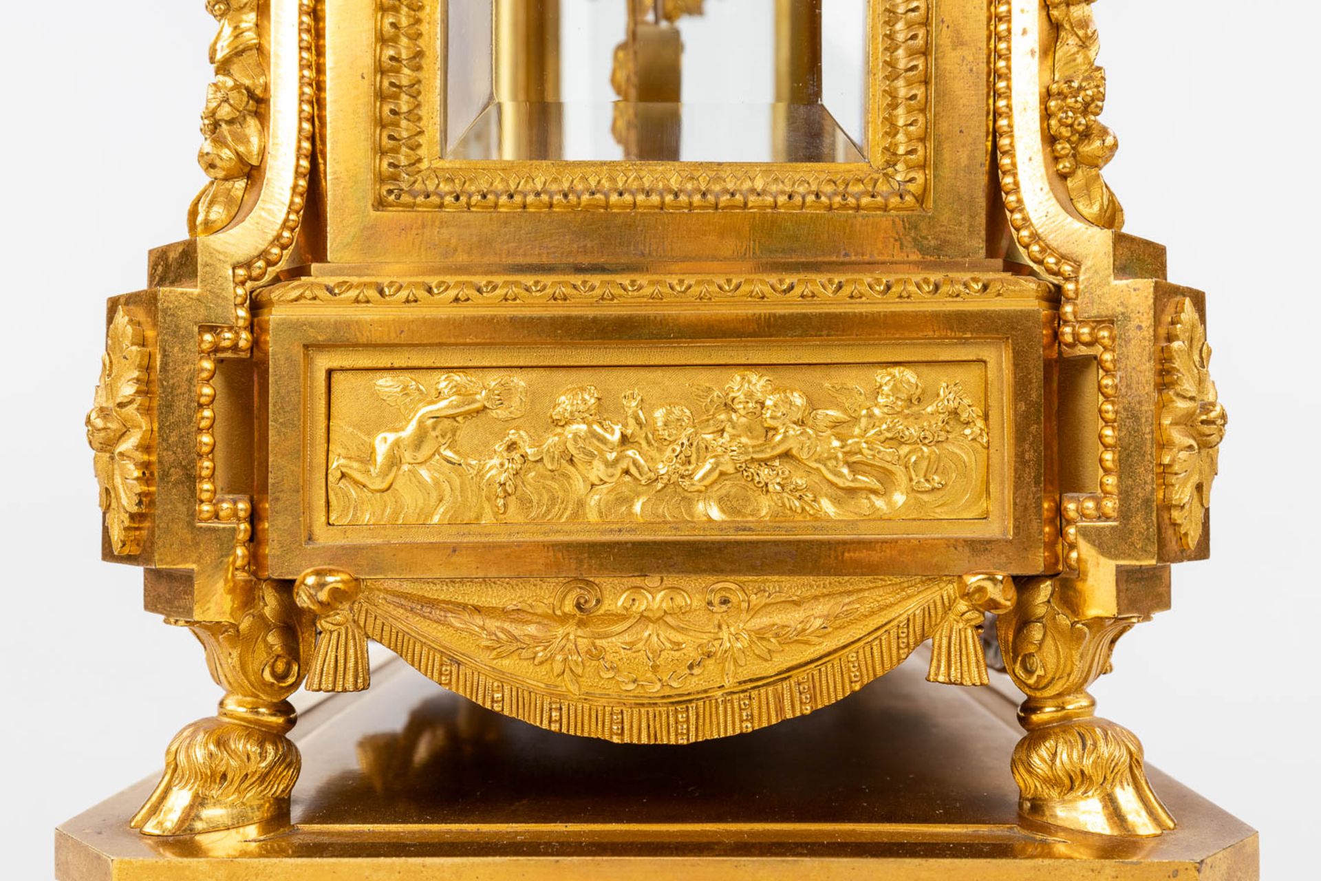 An imposing three-piece mantle garniture clock and candelabra, gilt bronze in Louis XVI style. Maiso - Image 21 of 38
